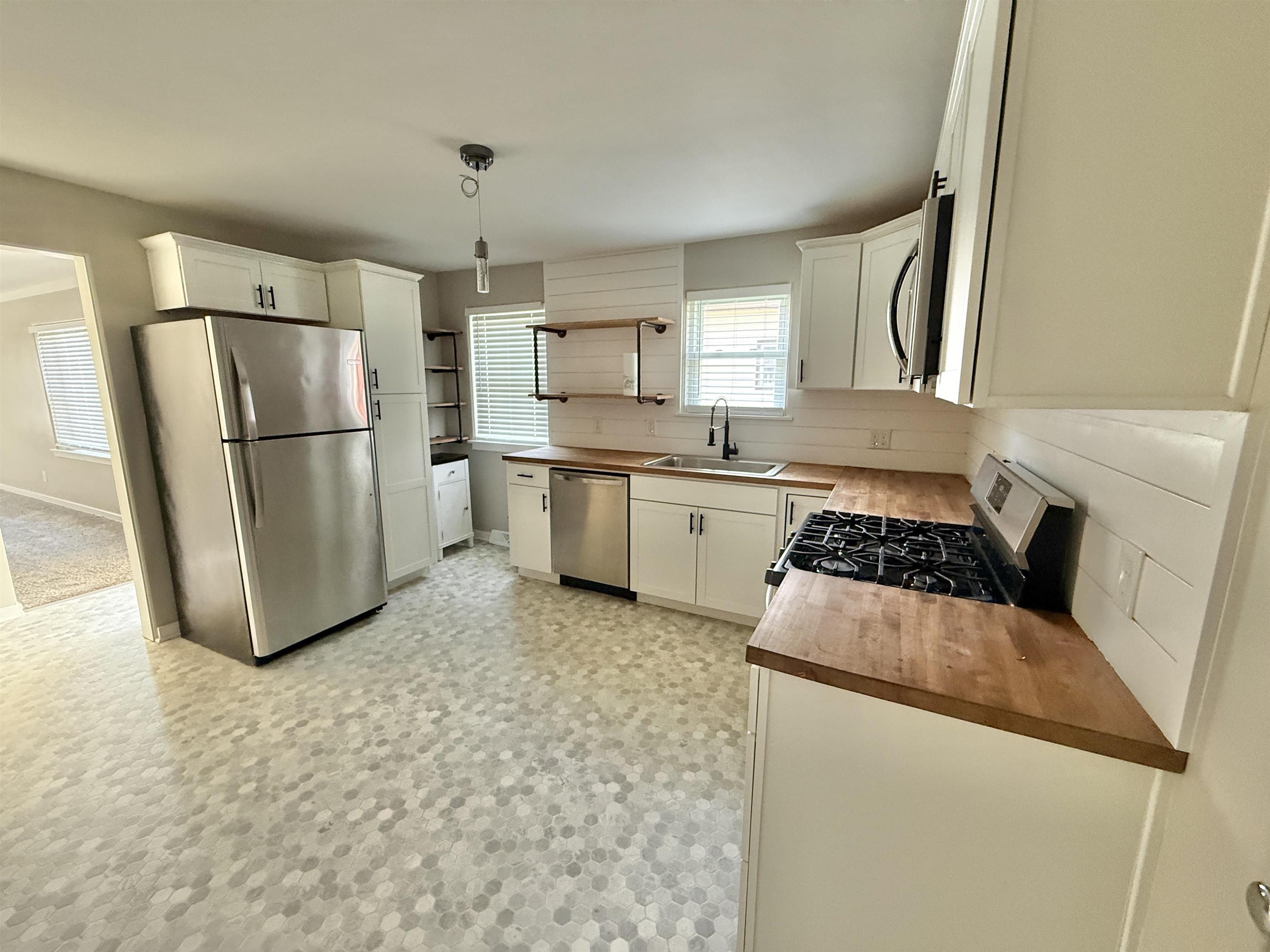 108 S Monroe Street Property Photo 3