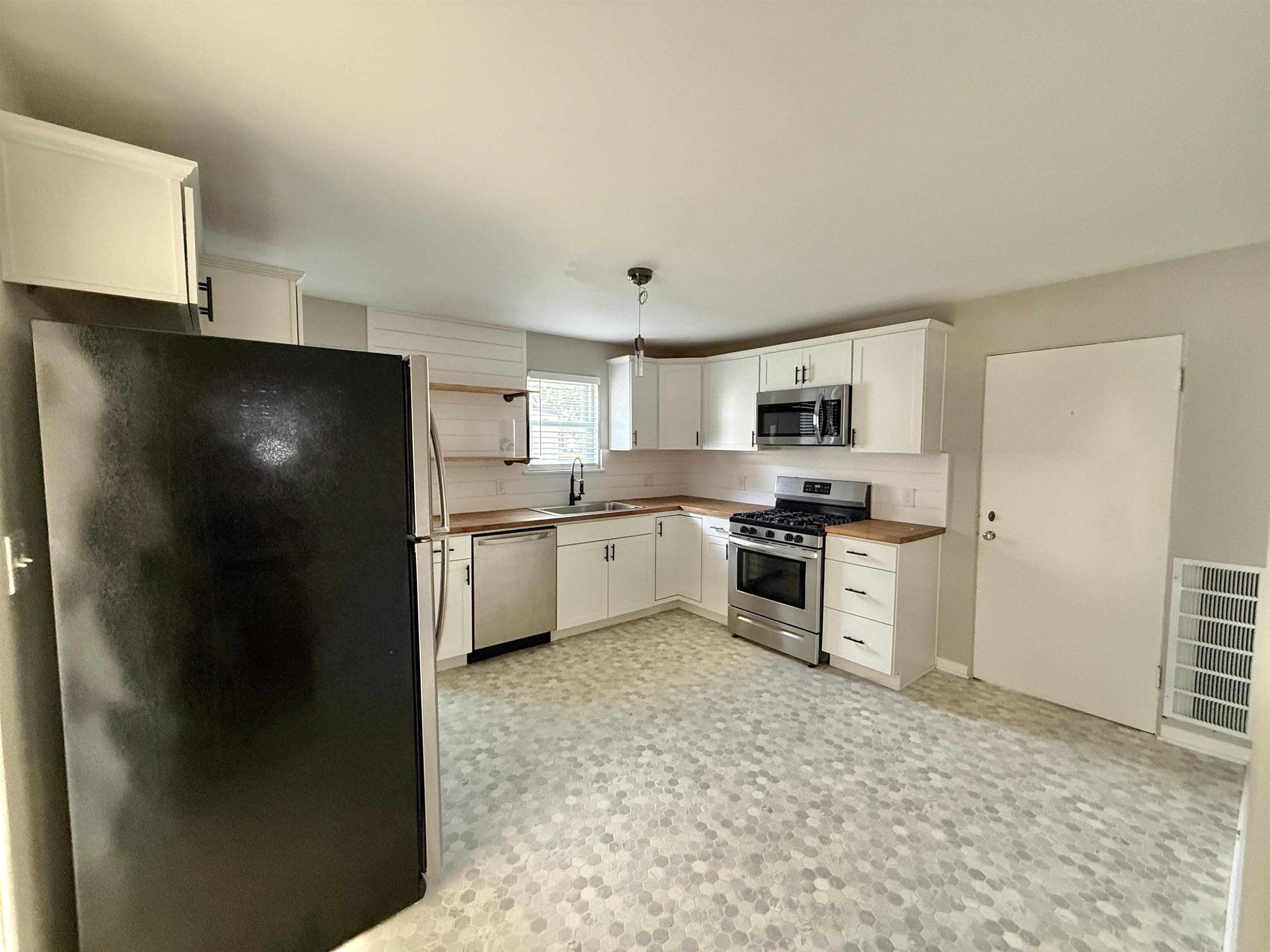 108 S Monroe Street Property Photo 4