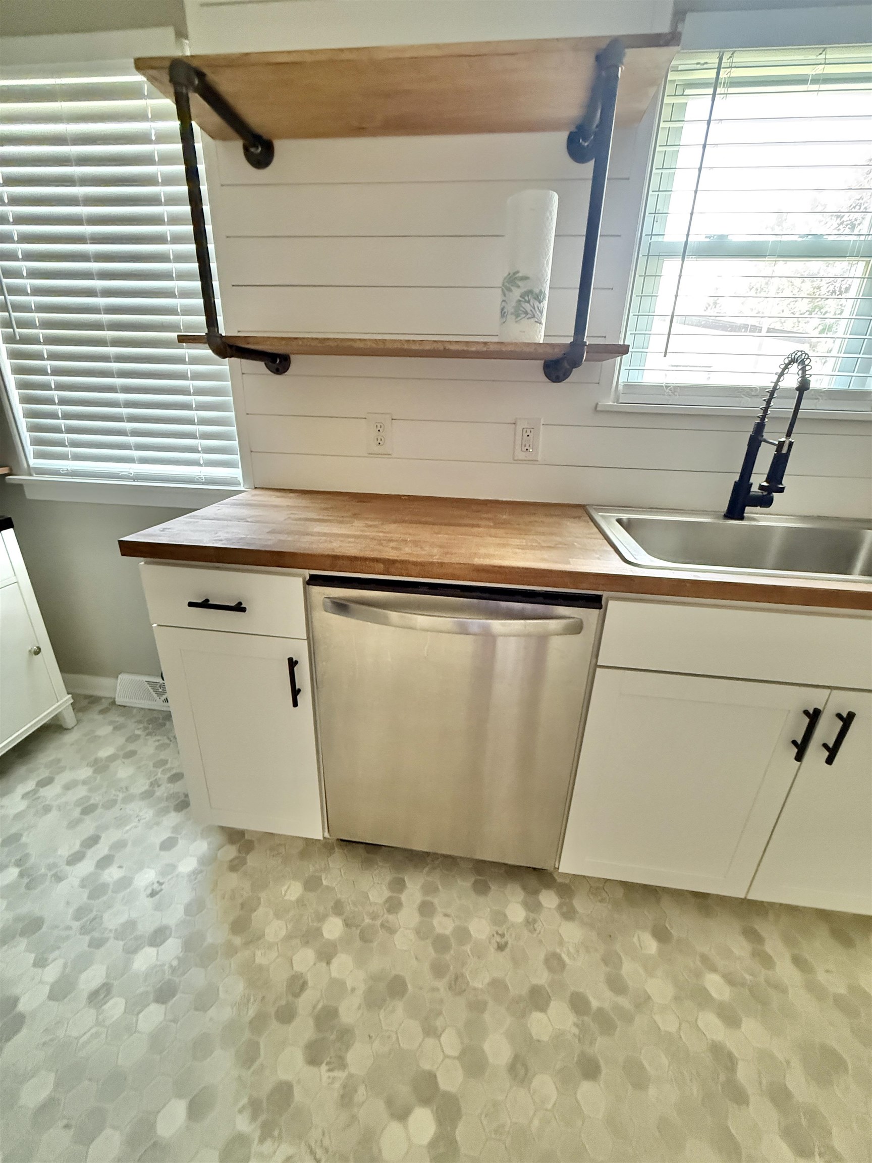 108 S Monroe Street Property Photo 7