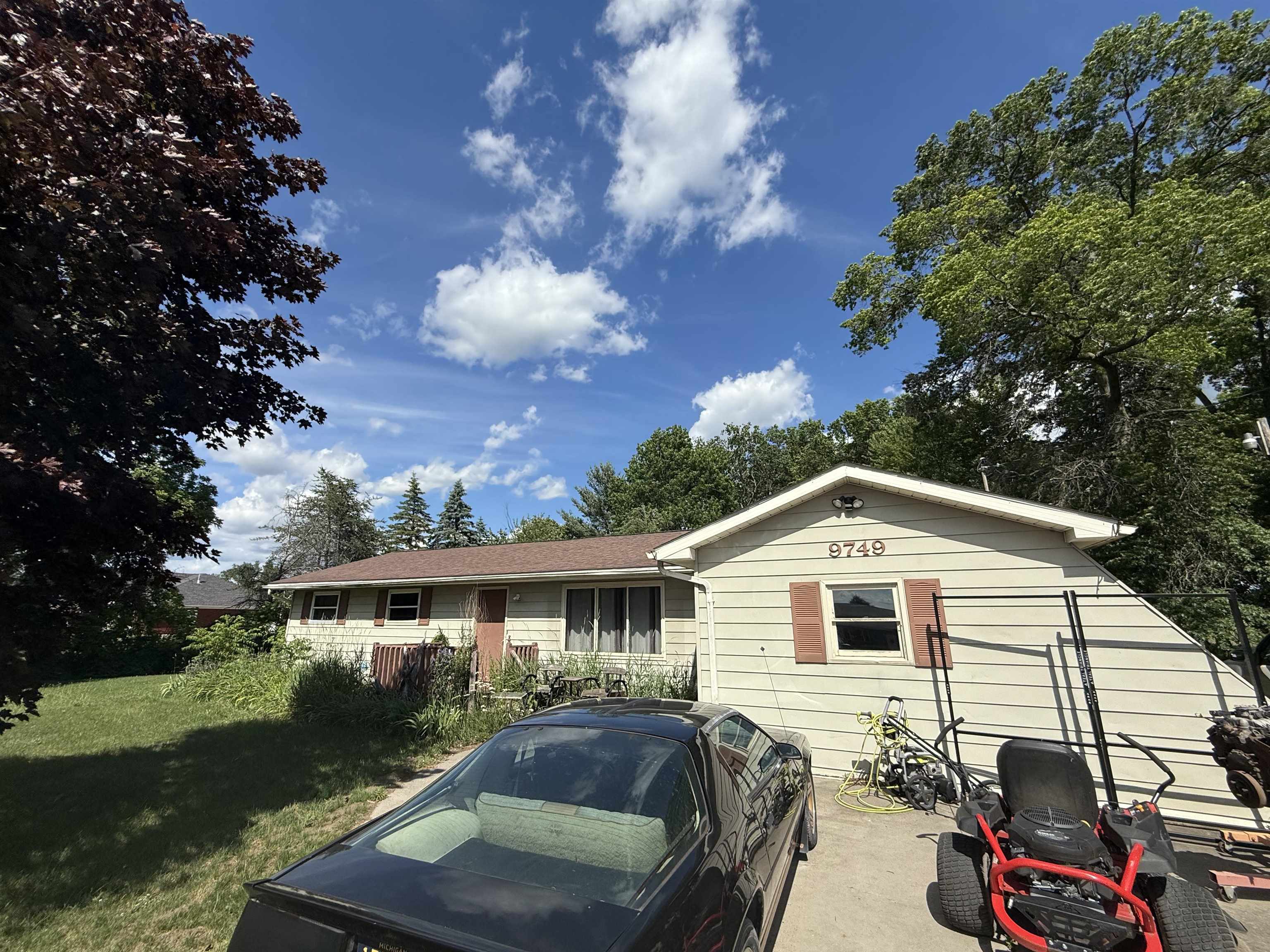 9749 Bell Road Property Photo 1