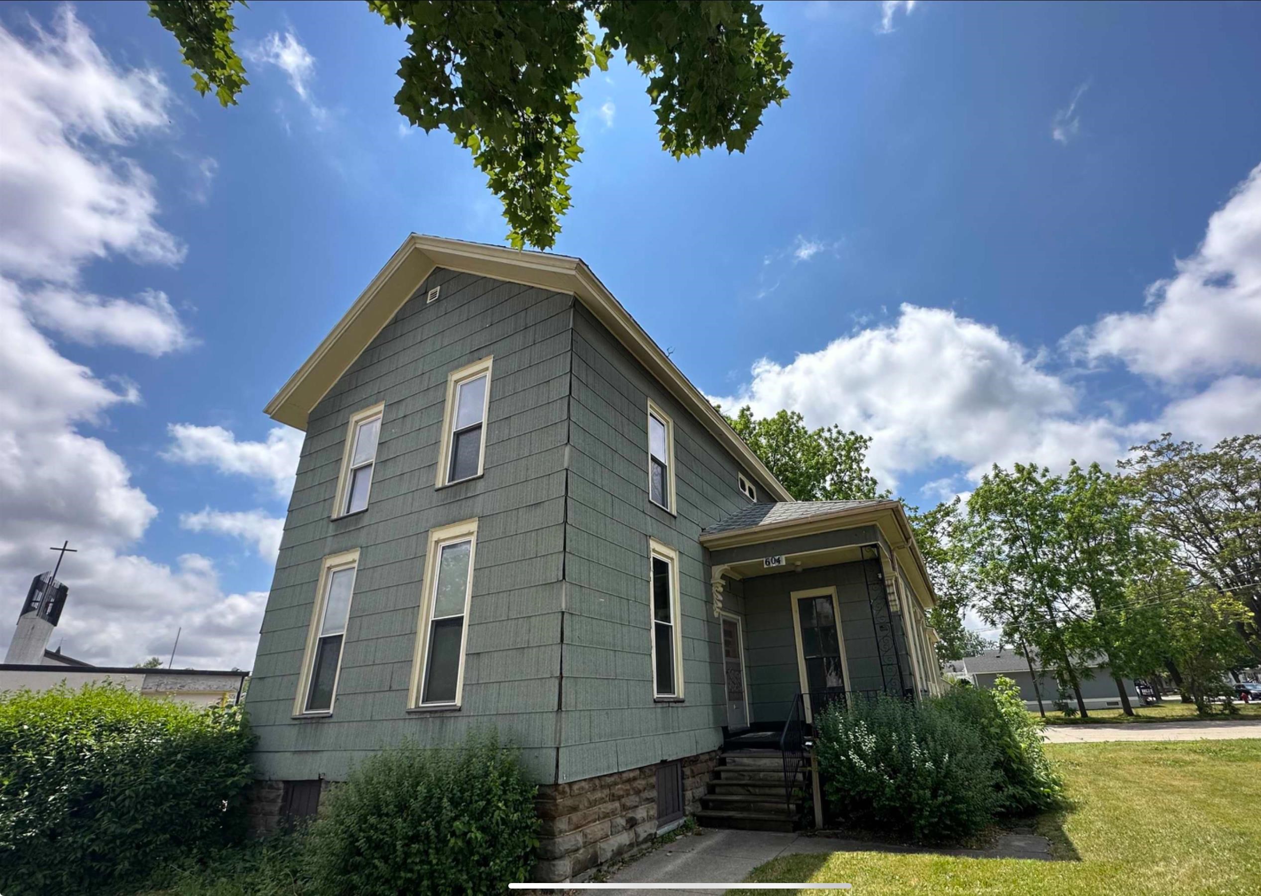 604 COLUMBUS Avenue Property Photo 1