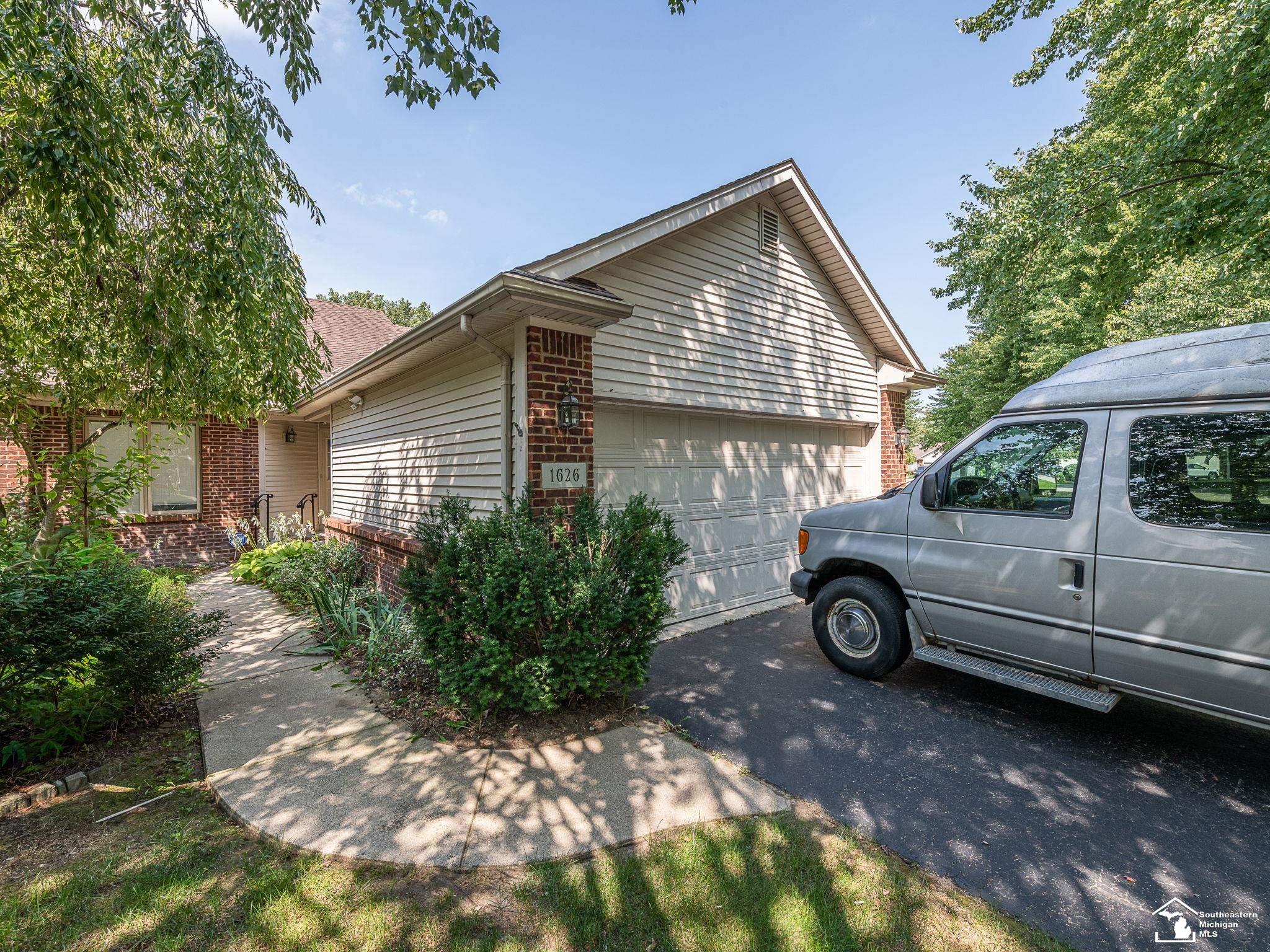 1626 Spruce Court Property Photo 1