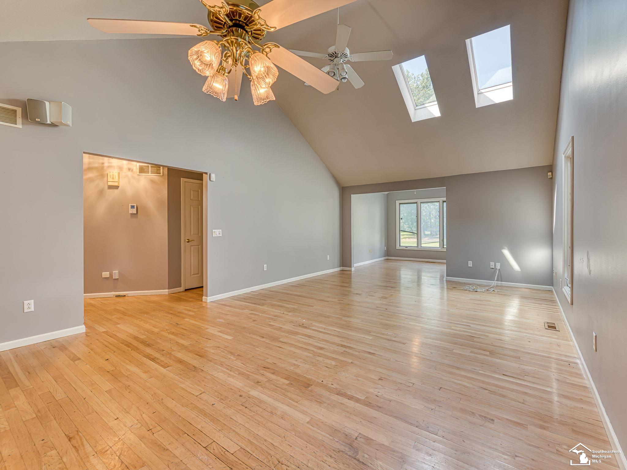 1626 Spruce Court Property Photo 4