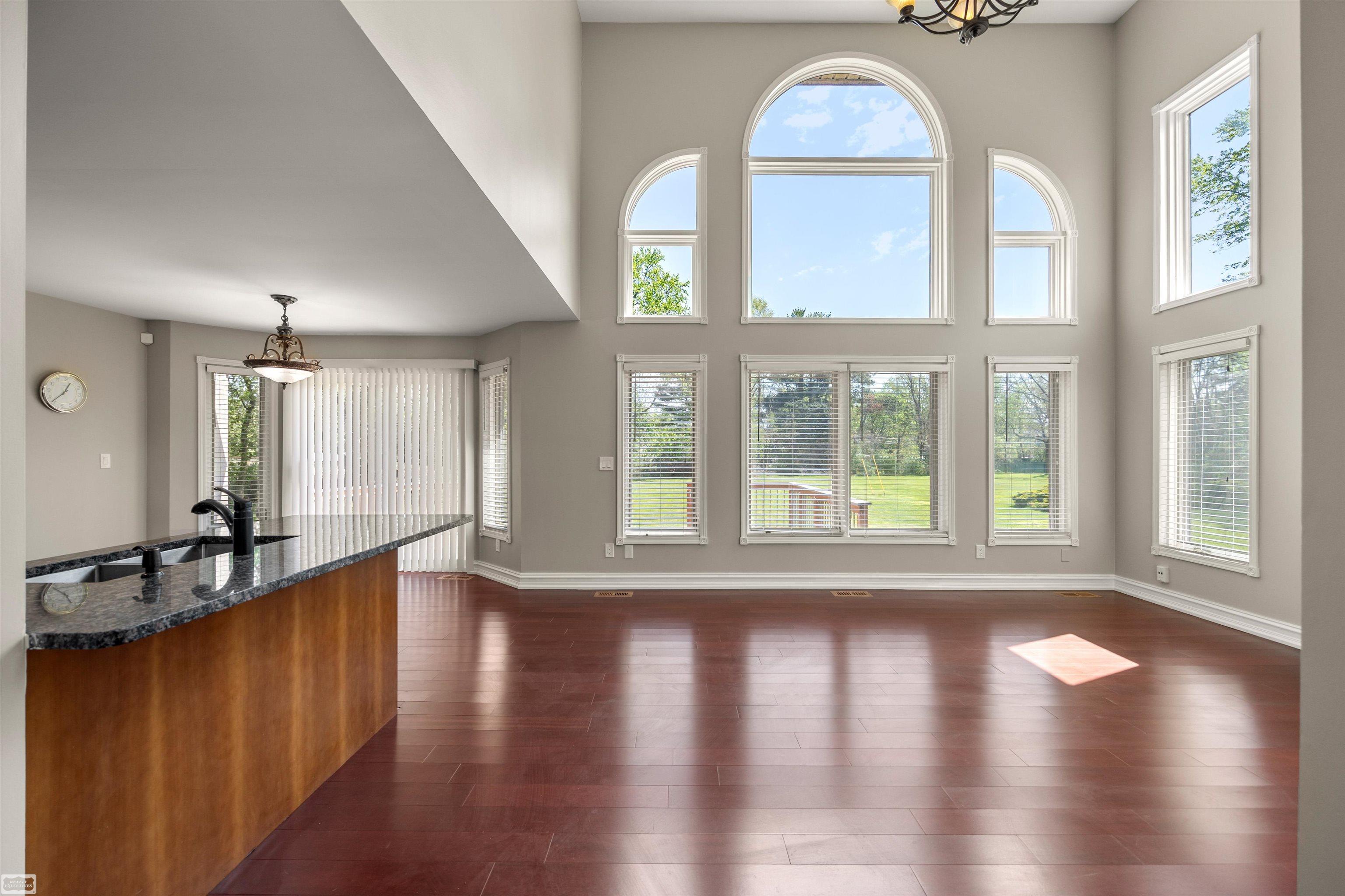 3129 Bendelow Road Property Photo 6