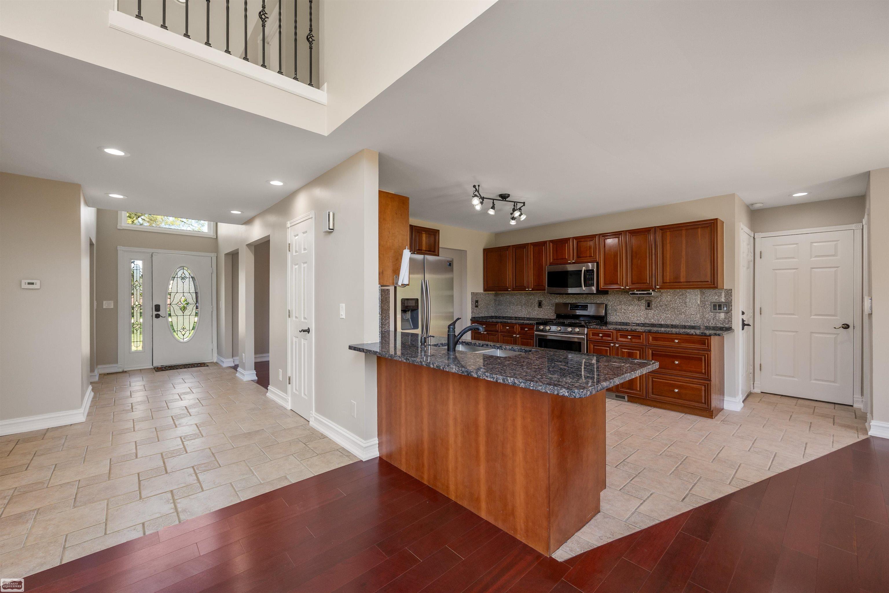 3129 Bendelow Road Property Photo 8