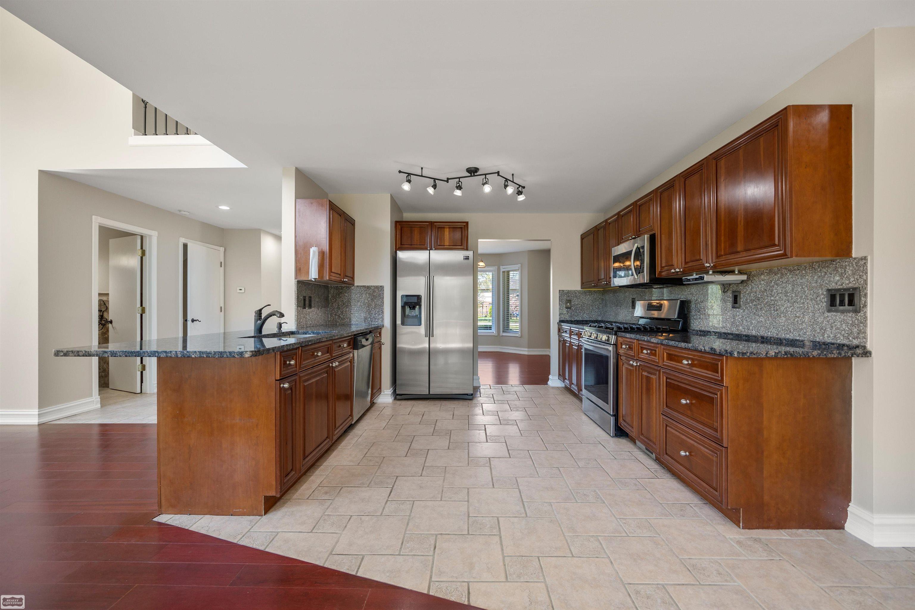 3129 Bendelow Road Property Photo 9