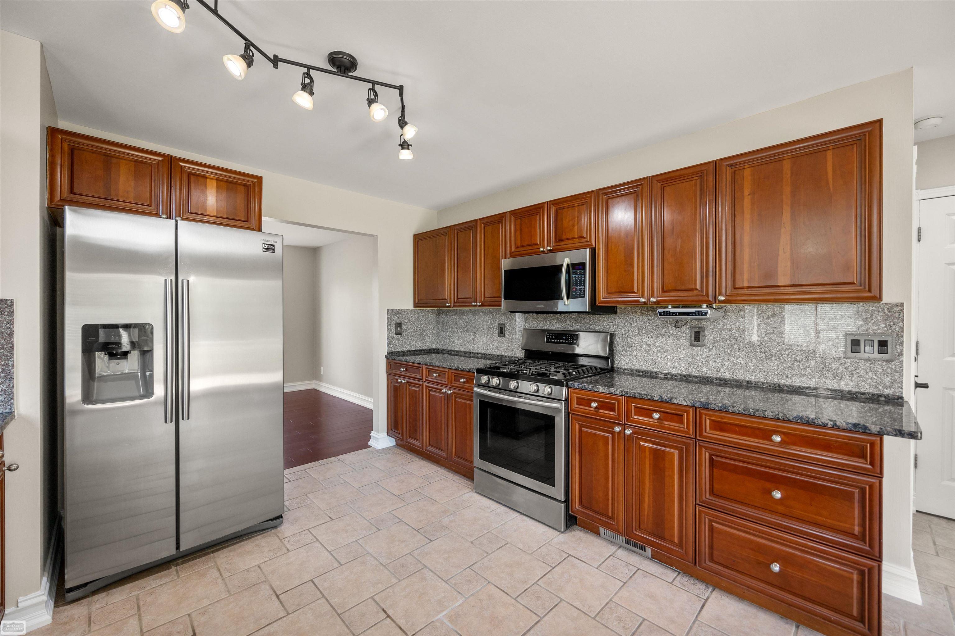 3129 Bendelow Road Property Photo 10