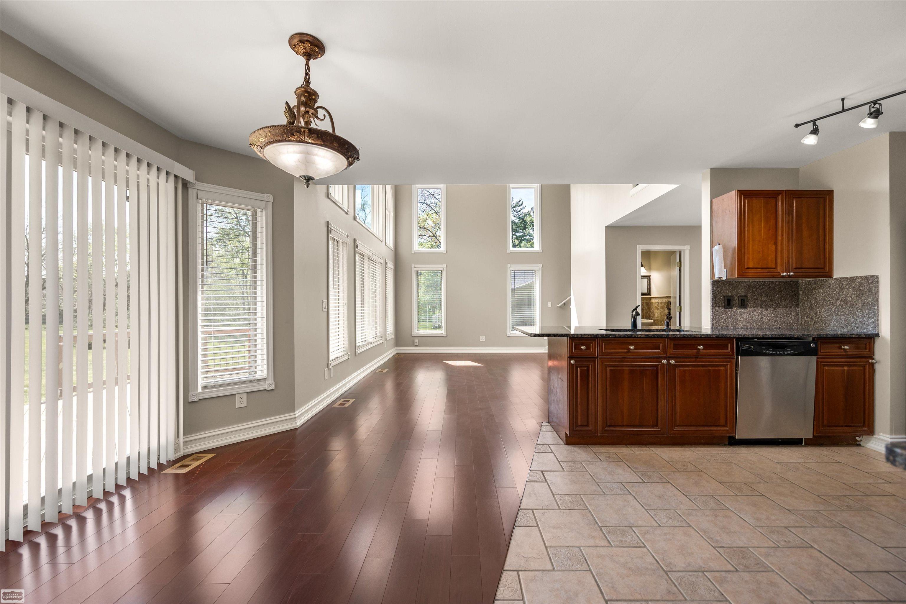 3129 Bendelow Road Property Photo 11
