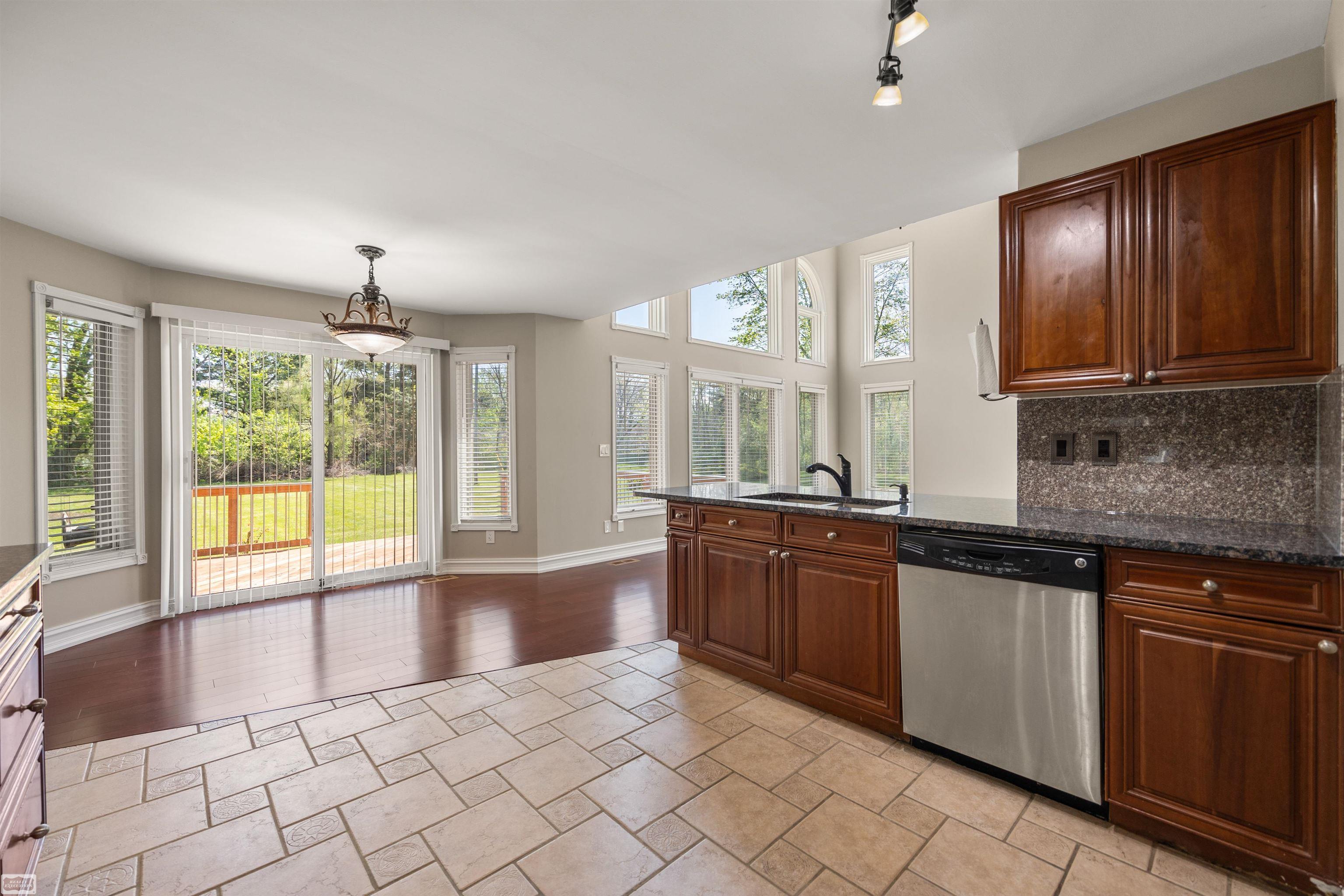 3129 Bendelow Road Property Photo 12