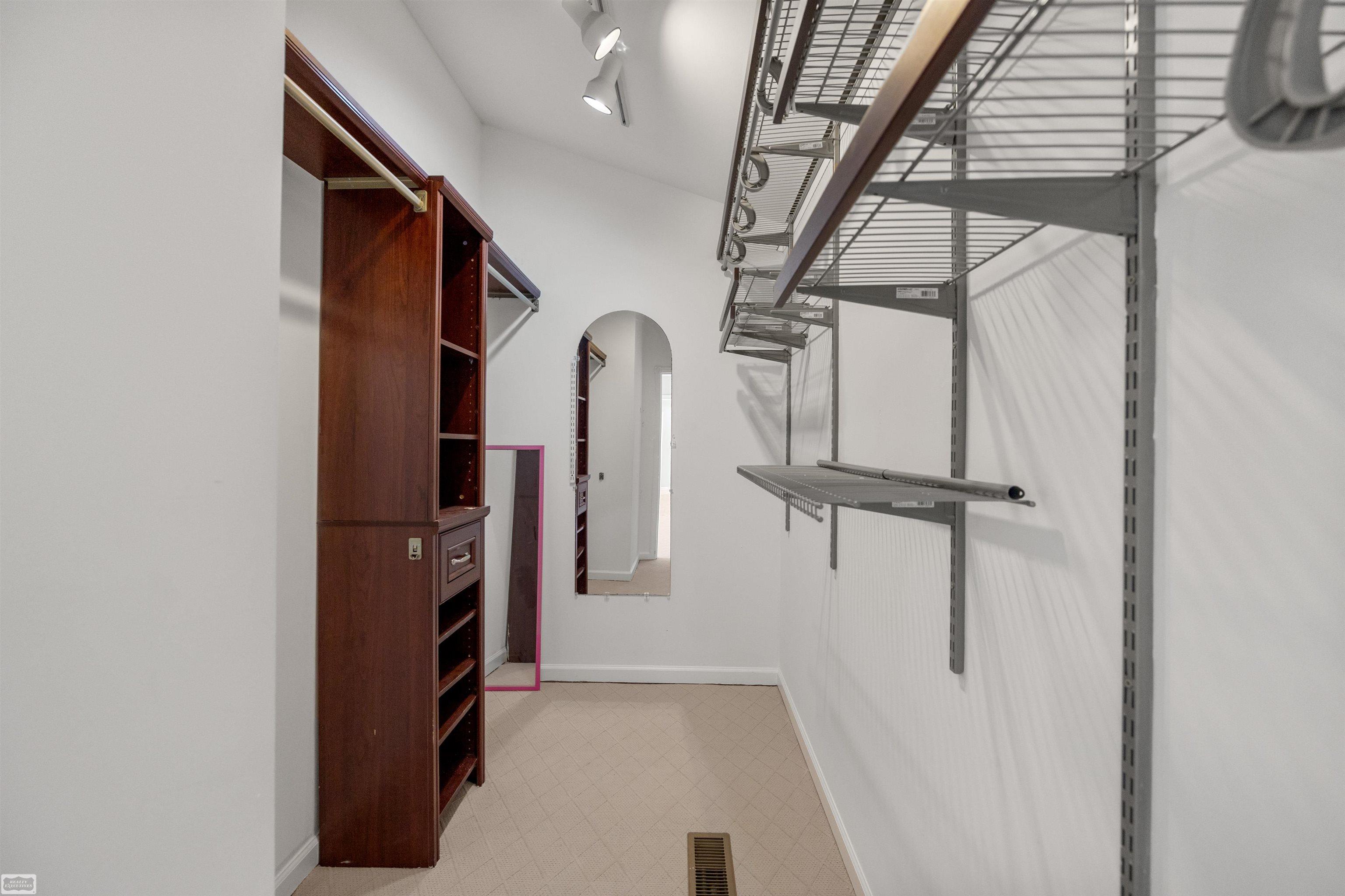 3129 Bendelow Road Property Photo 21