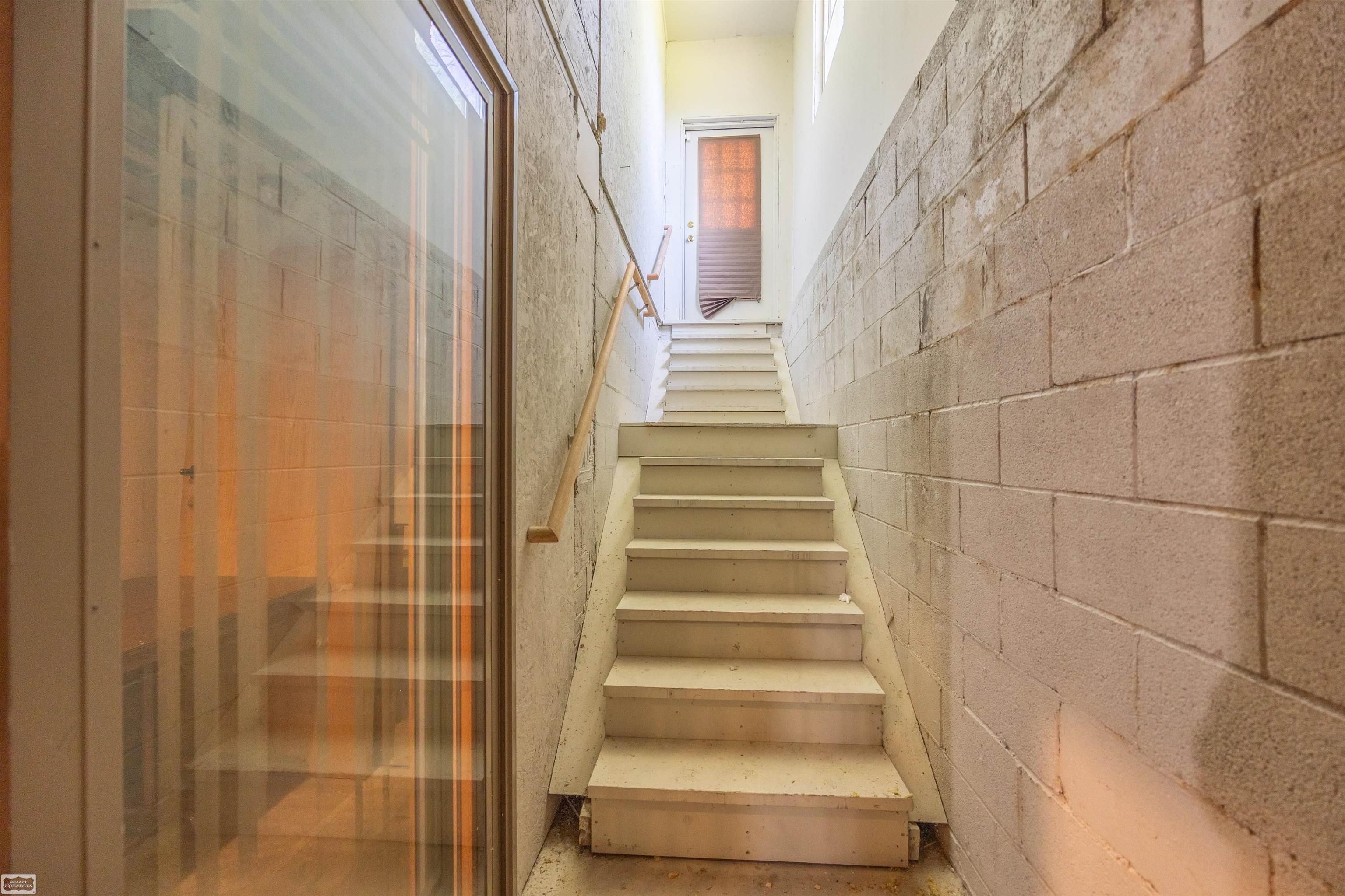 3129 Bendelow Road Property Photo 32