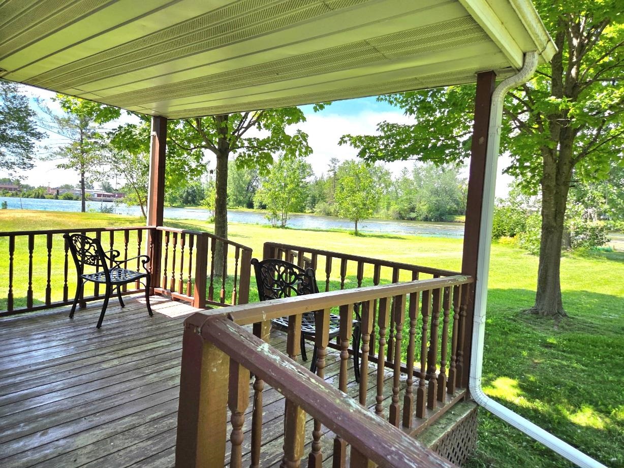 101 Riverside Drive Property Photo 4