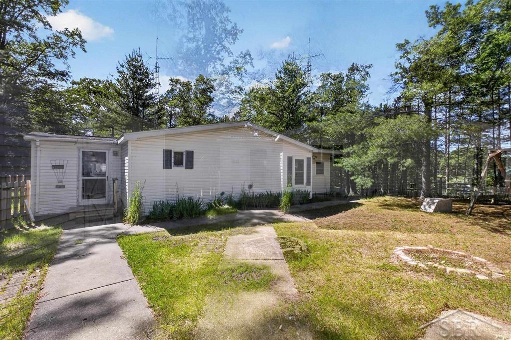 7059 Chain Lake Drive Property Photo 2