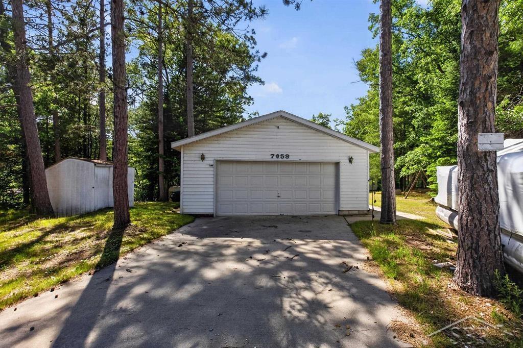 7059 Chain Lake Drive Property Photo 6