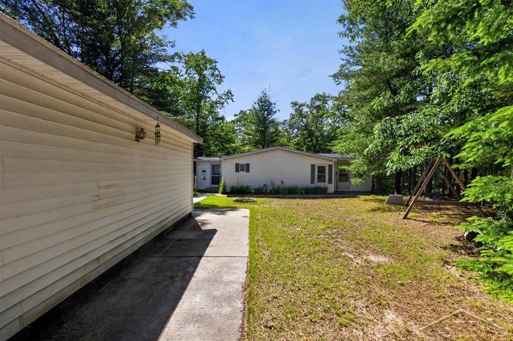 7059 Chain Lake Drive Property Photo 8