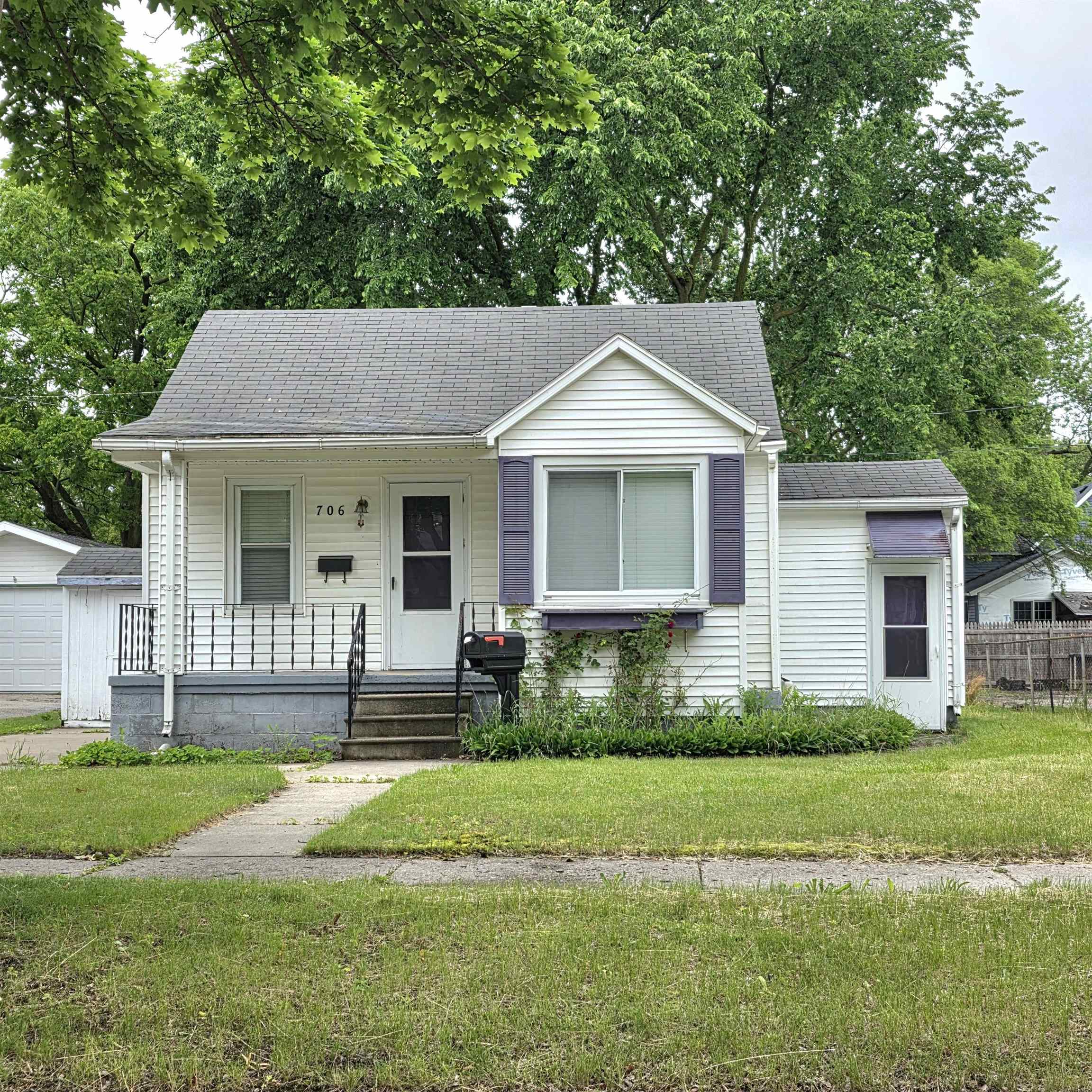 706 Oak Street Property Photo 1
