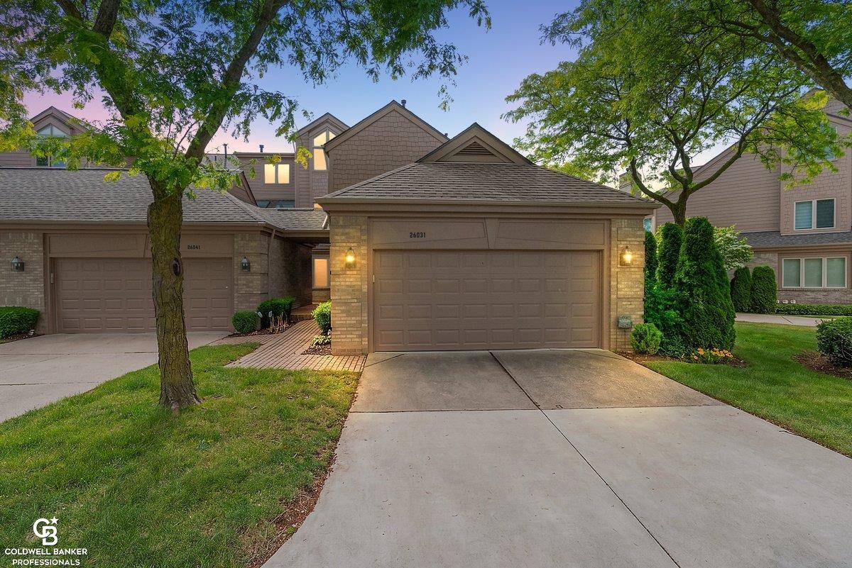 26031 Harbour Pointe Dr N Drive Property Photo 2