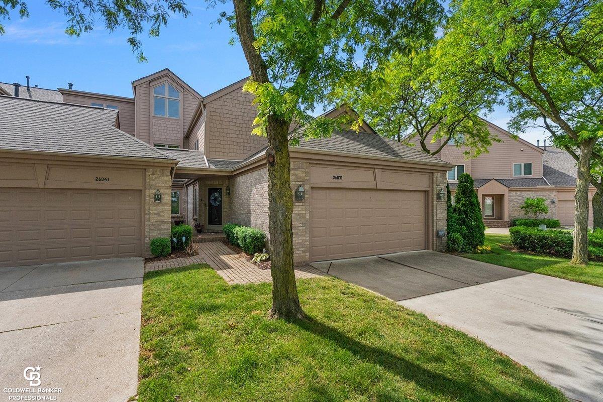 26031 Harbour Pointe Dr N Drive Property Photo 3