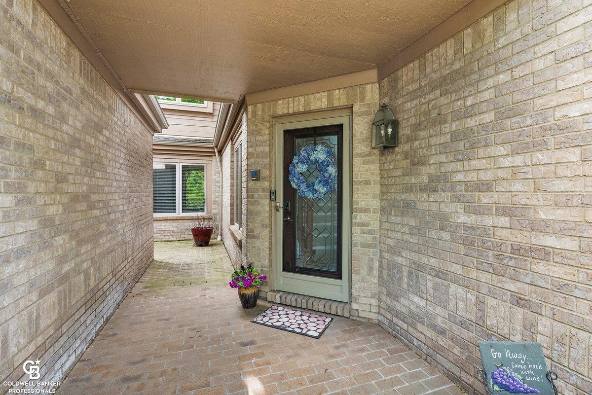 26031 Harbour Pointe Dr N Drive Property Photo 4