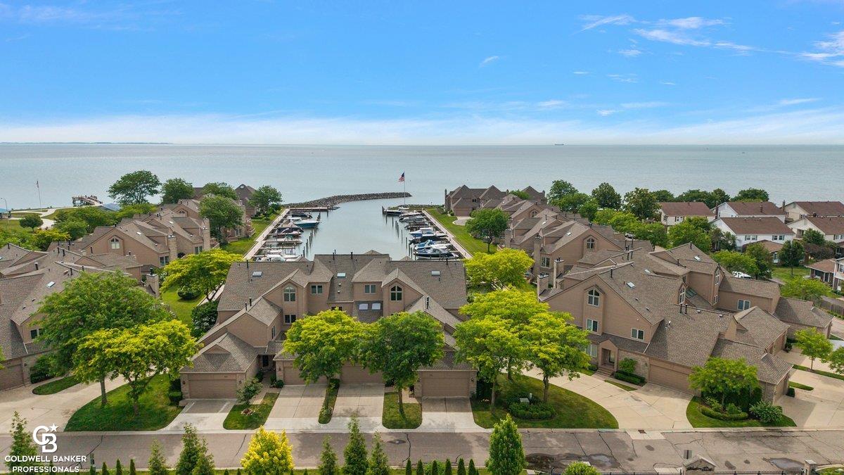 26031 Harbour Pointe Dr N Drive Property Photo 12