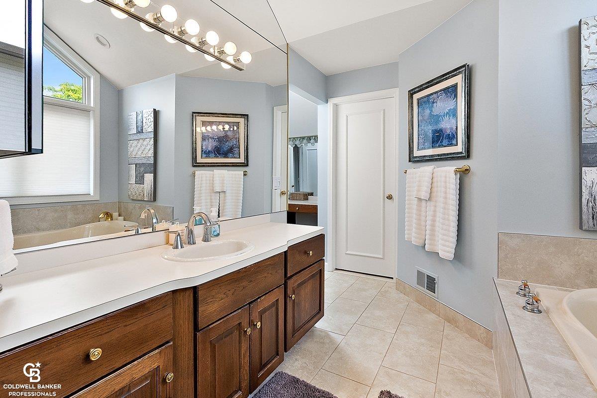 26031 Harbour Pointe Dr N Drive Property Photo 41