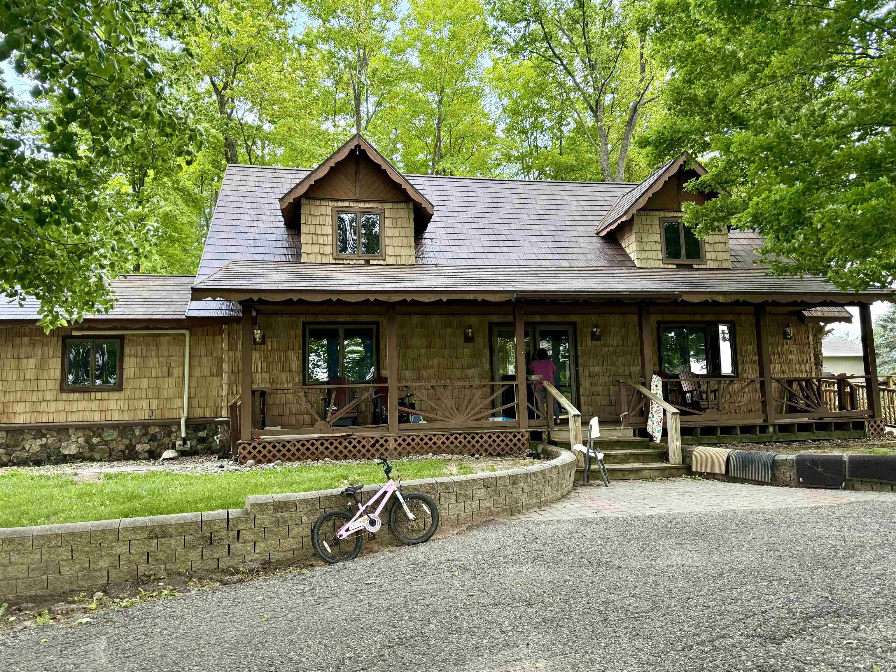 670 E Rose City Road Property Photo 1