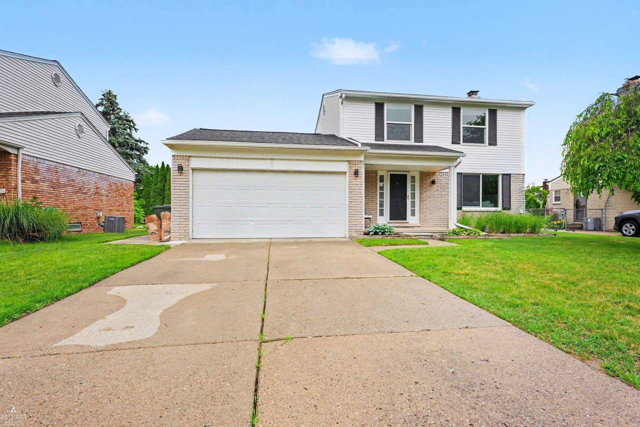 12762 Windsor Court Property Photo 1