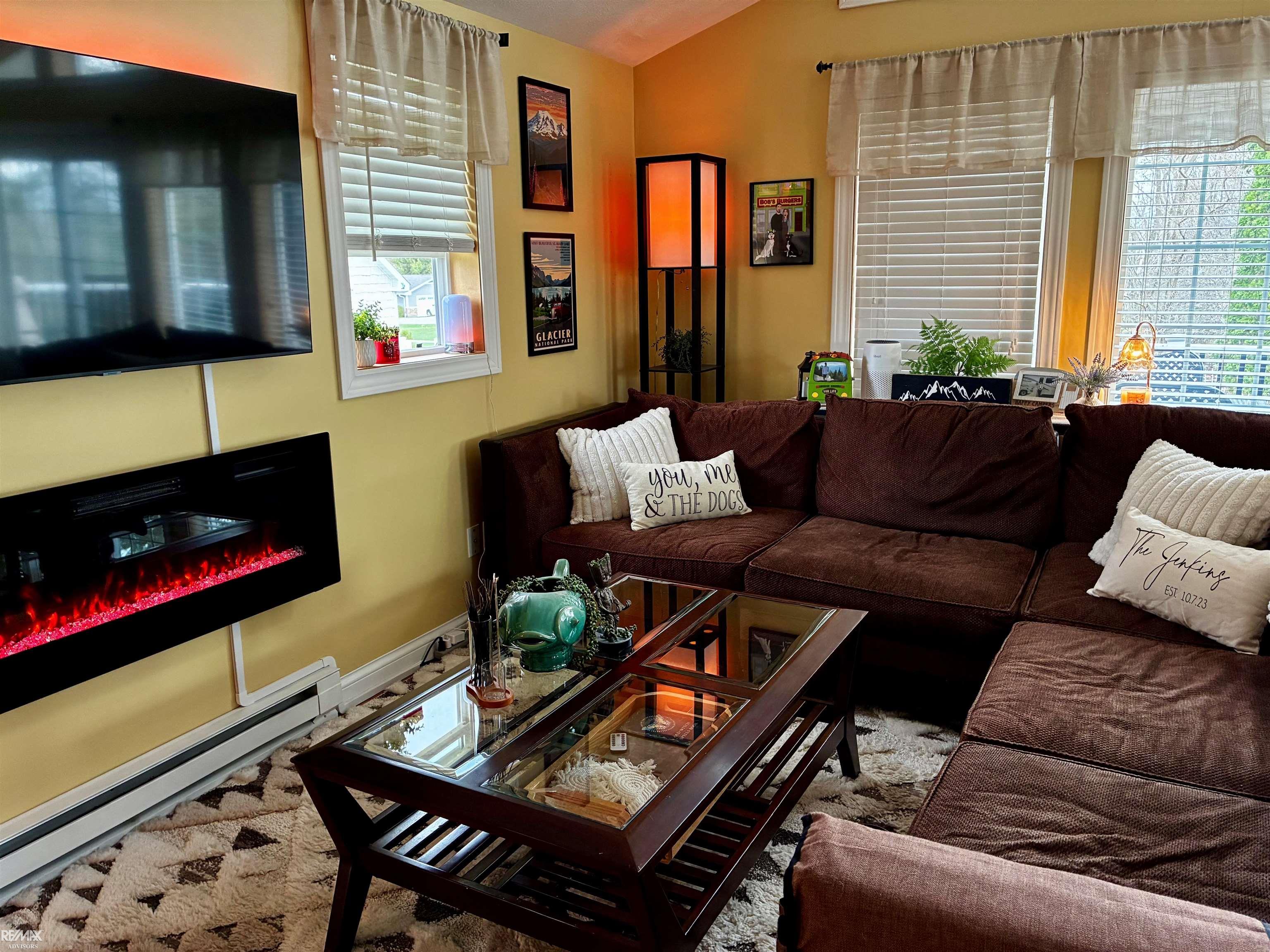 4338 Hamilton Way Property Photo 6