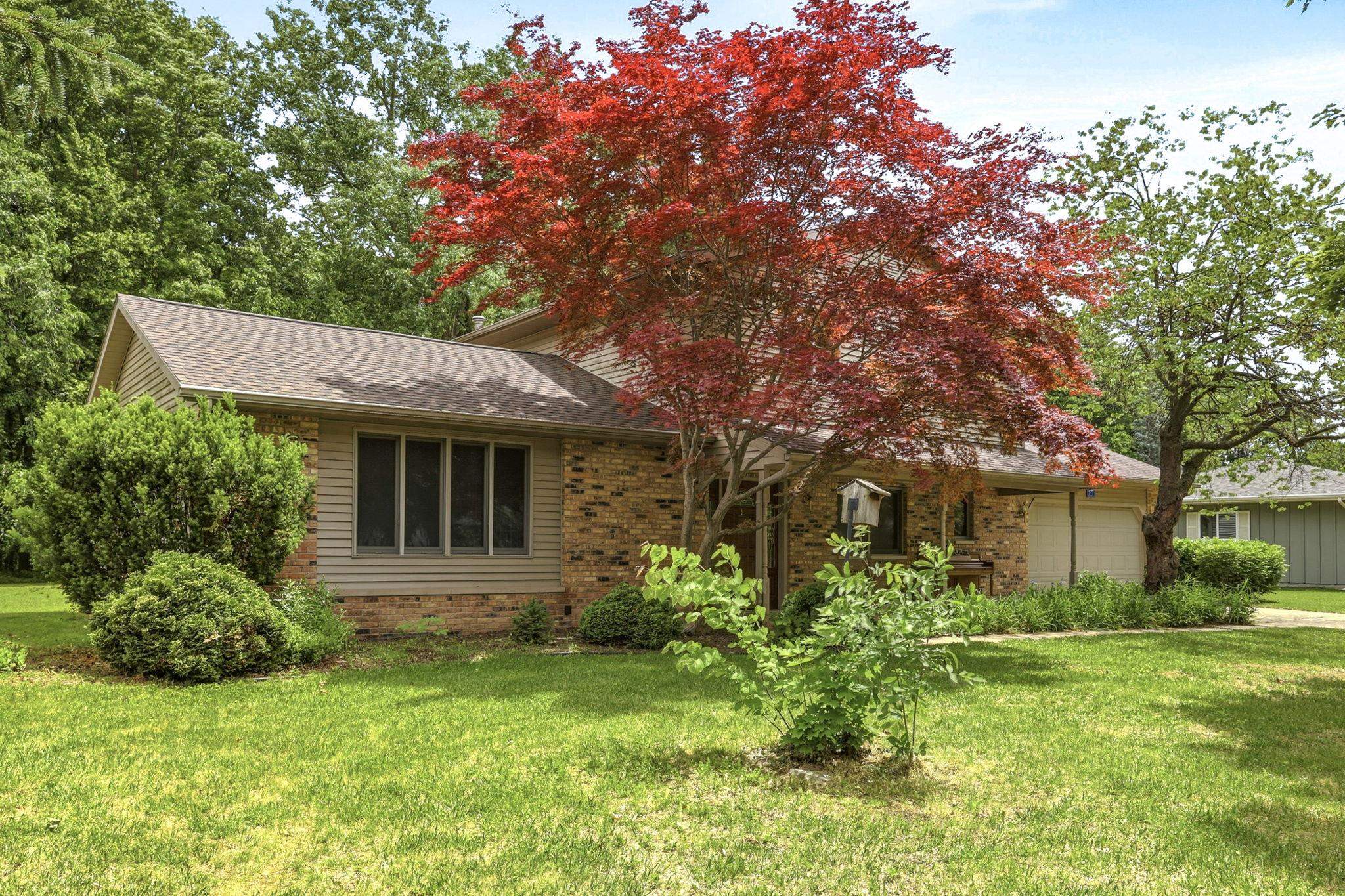 577 E Franconian Drive Property Photo 3