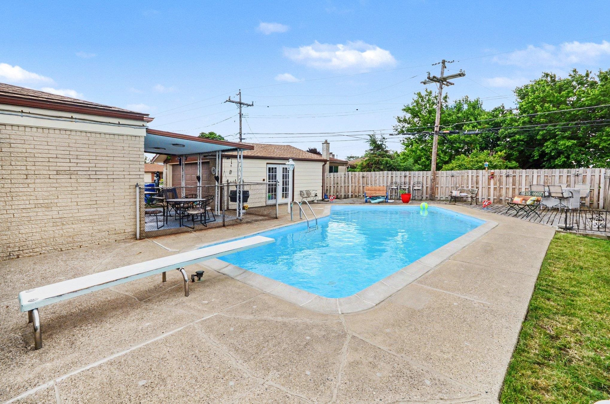 11822 Highland Drive Property Photo 3