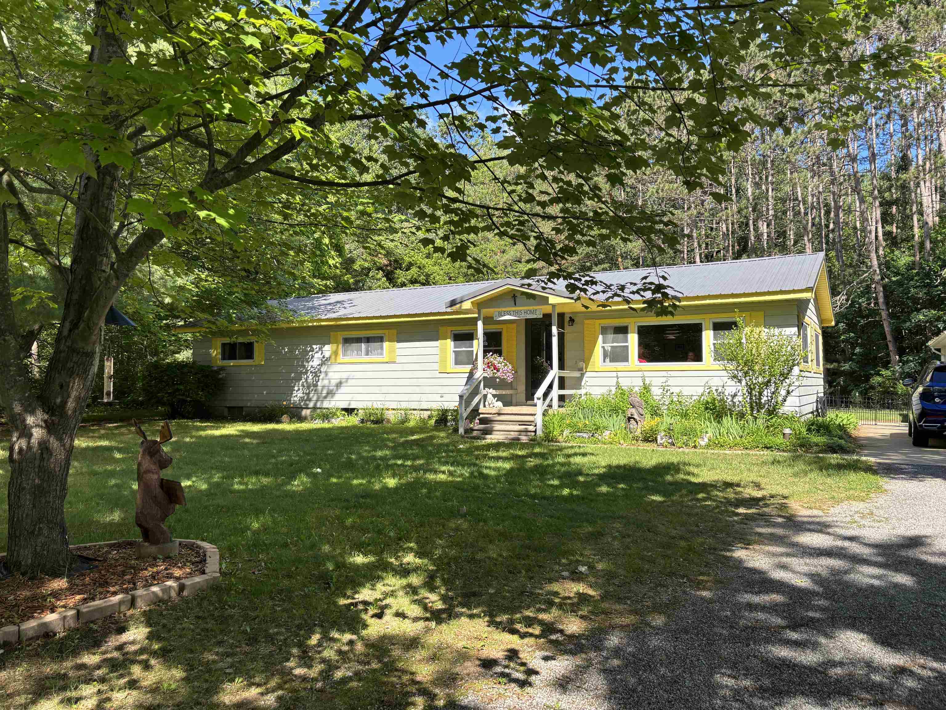 2190 Pine Crescent Drive