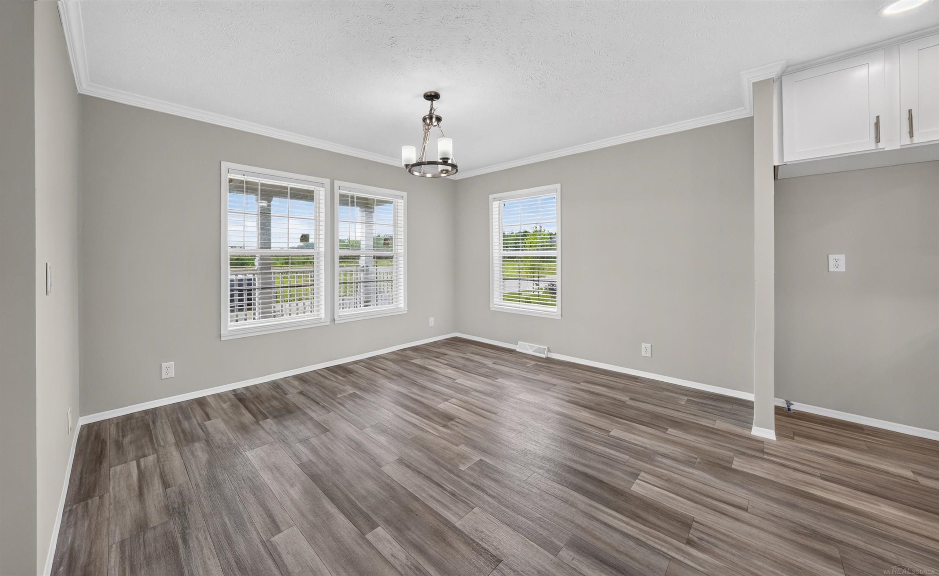 262 Riviera Drive Property Photo 6
