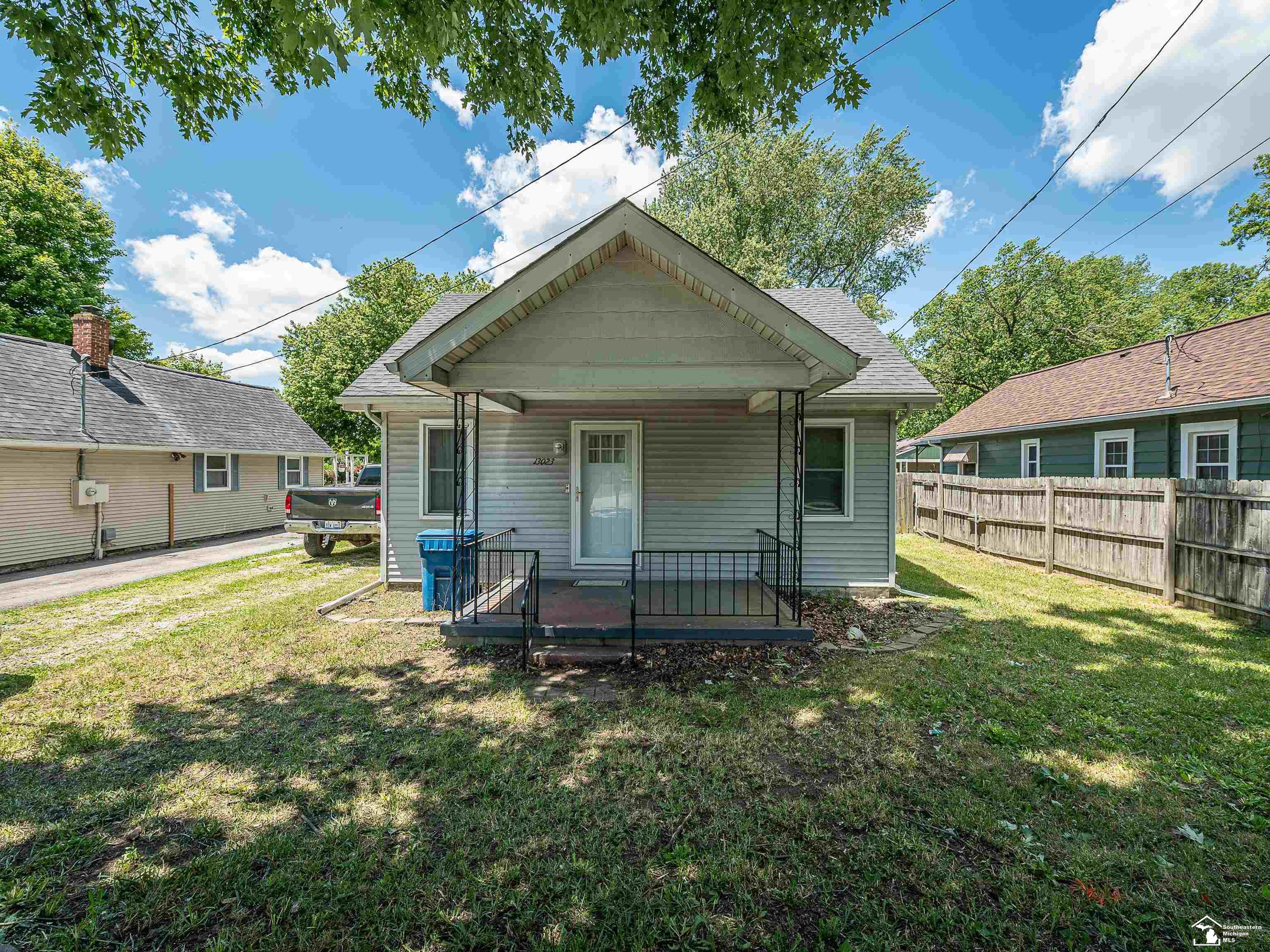 13023 S Dixie Highway Property Photo 1
