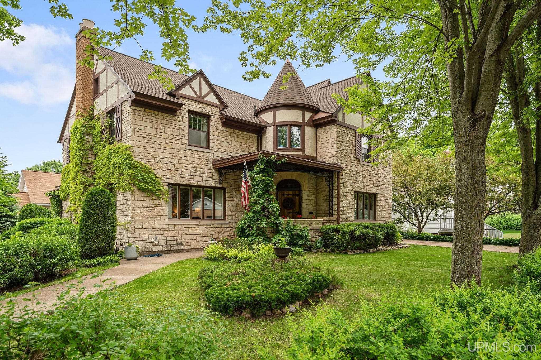 832 N Main Street