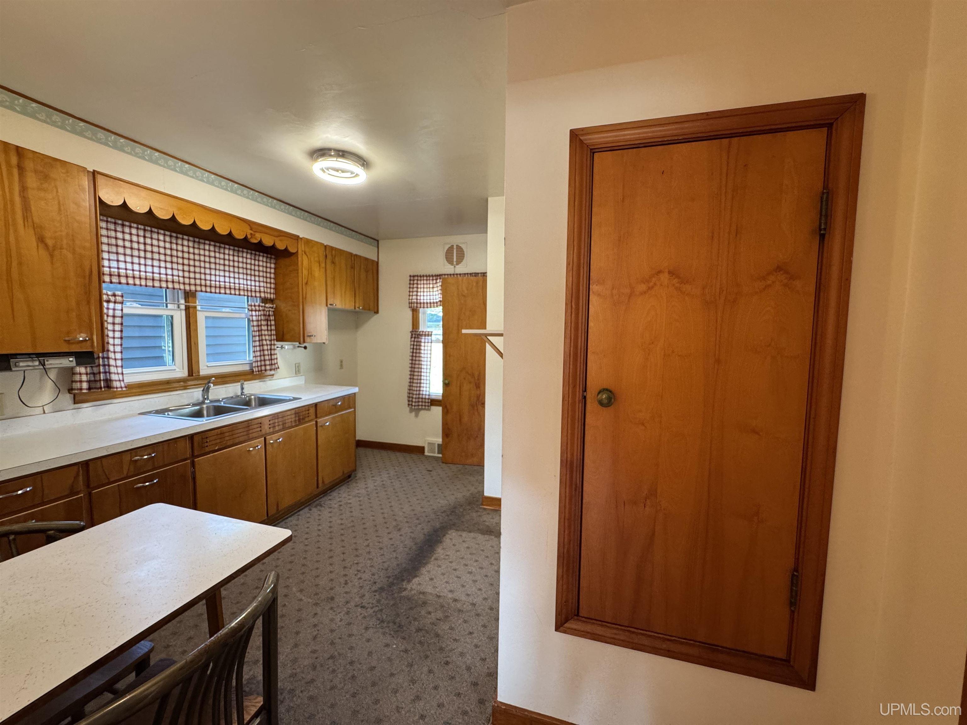 125 N Daisy Street Property Photo 8