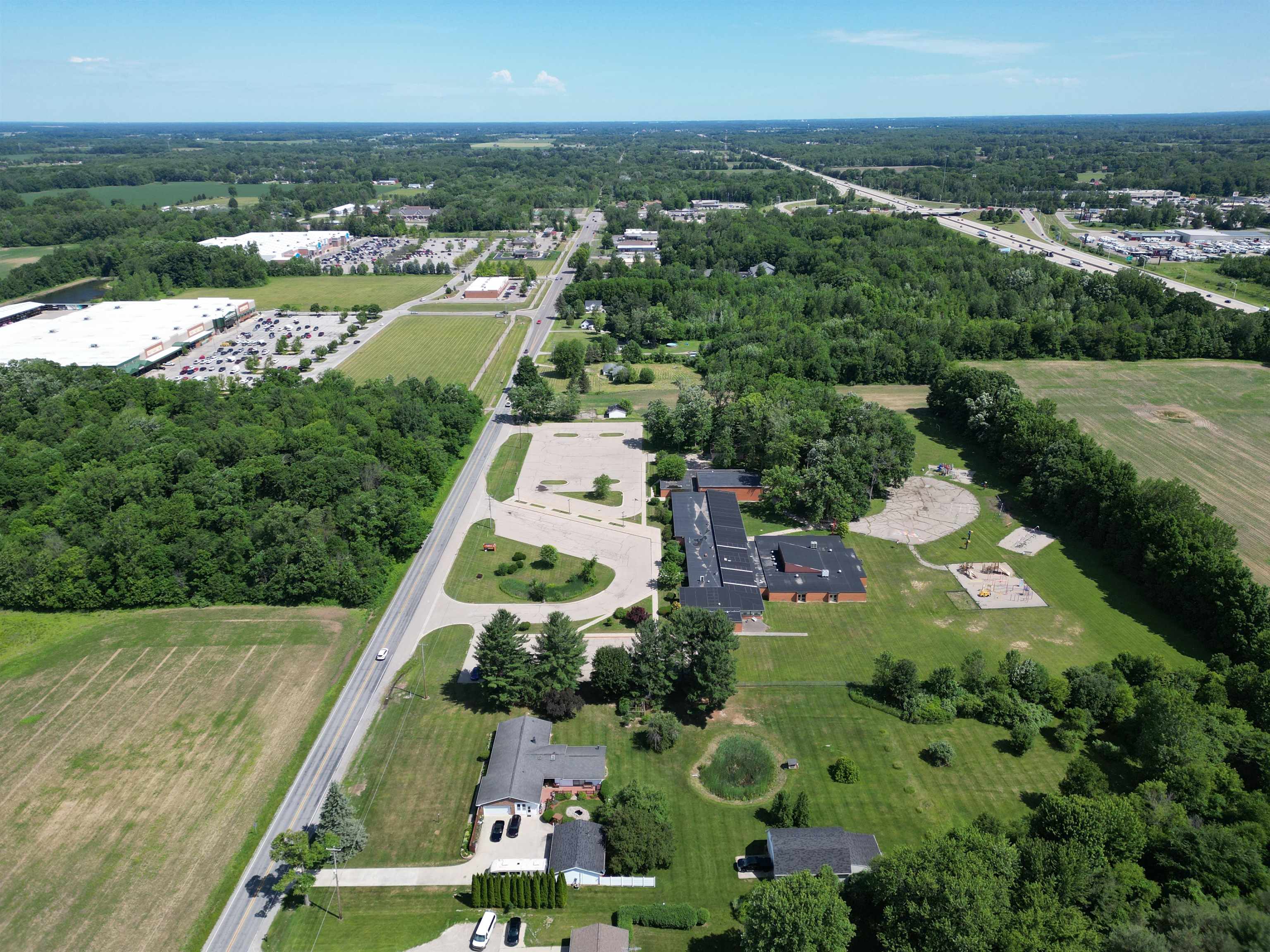 11218 N Linden Road Property Photo 4