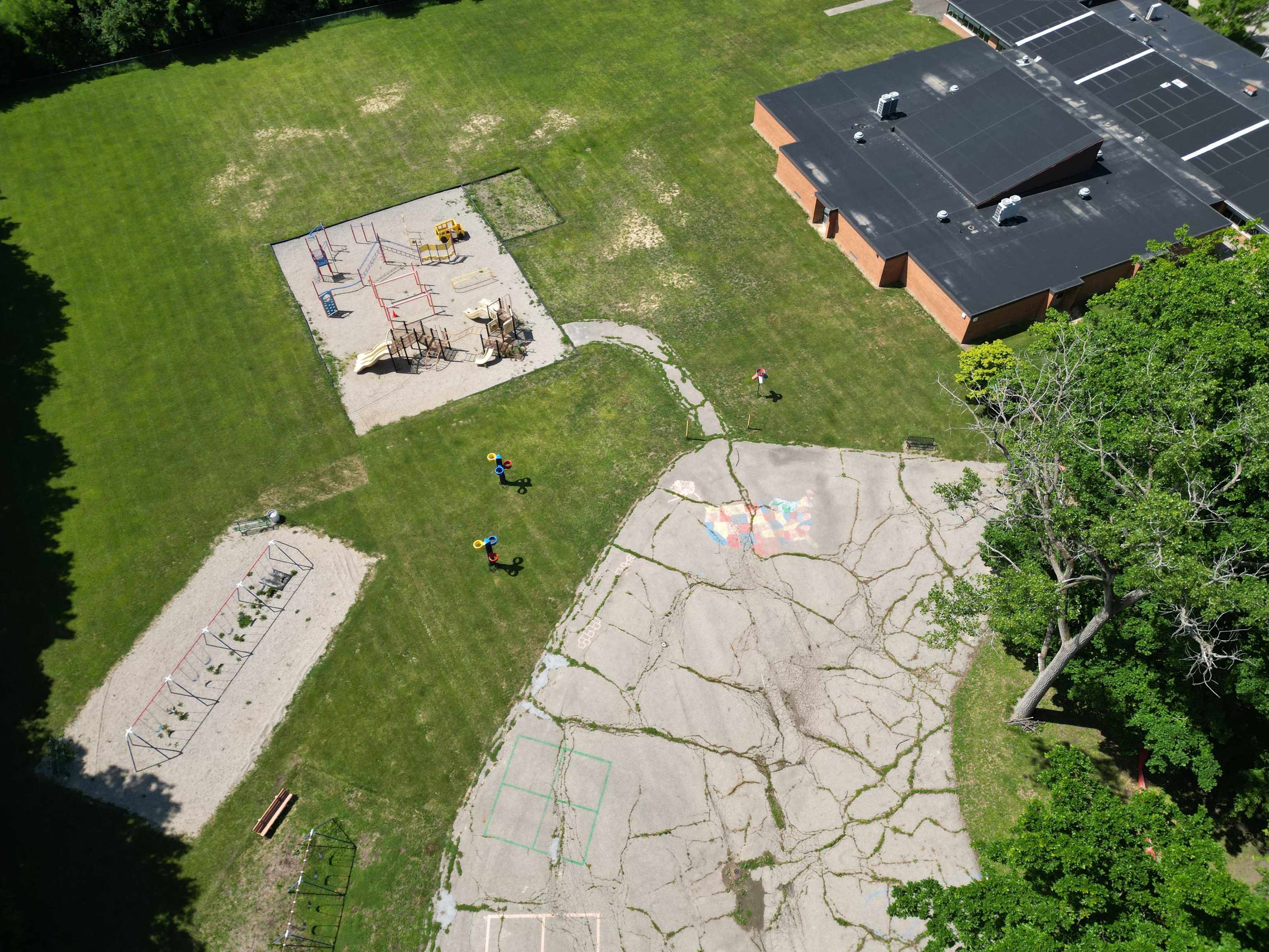 11218 N Linden Road Property Photo 14