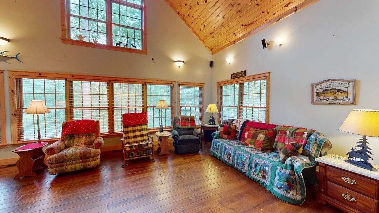 4867 E Shore Drive Property Photo 9