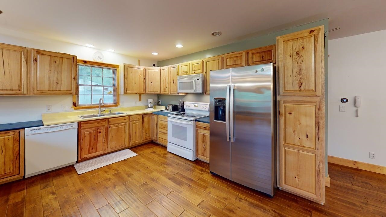 4867 E Shore Drive Property Photo 11