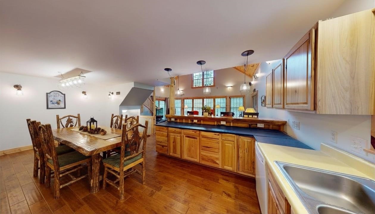 4867 E Shore Drive Property Photo 12