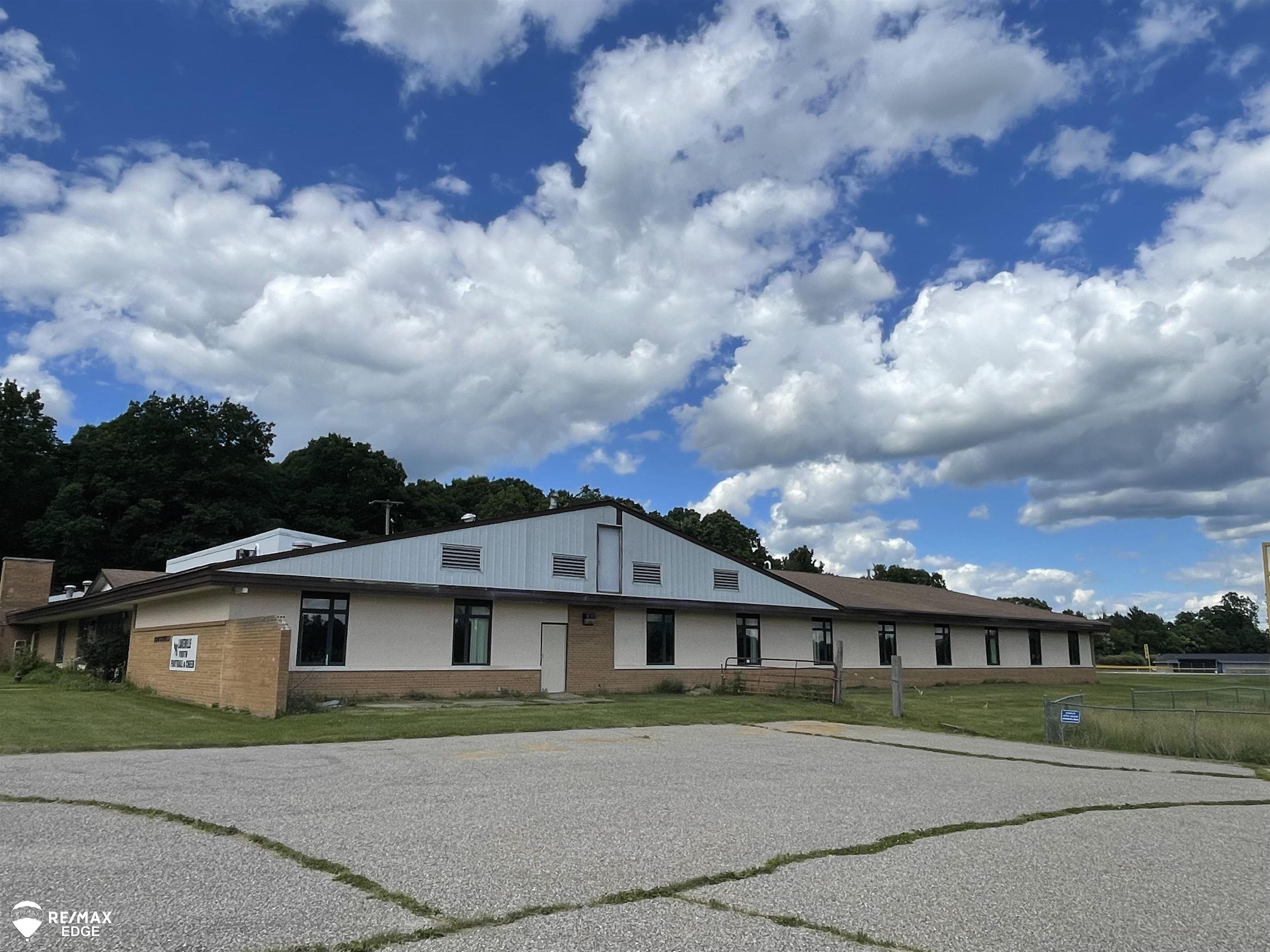 8254 N Gale Road Property Photo 4
