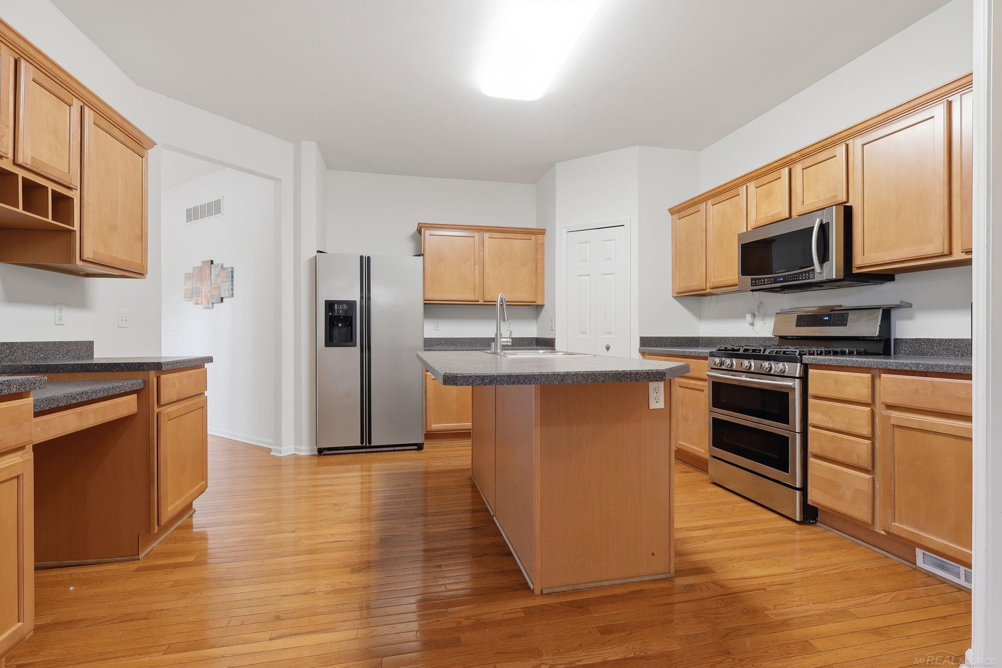 4048 Summerfield Drive Property Photo 10