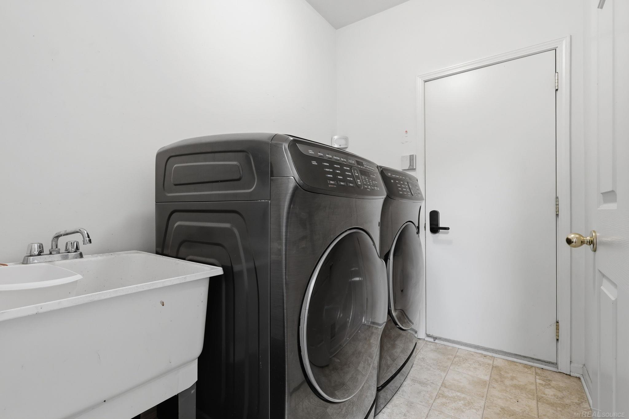 4048 Summerfield Drive Property Photo 19