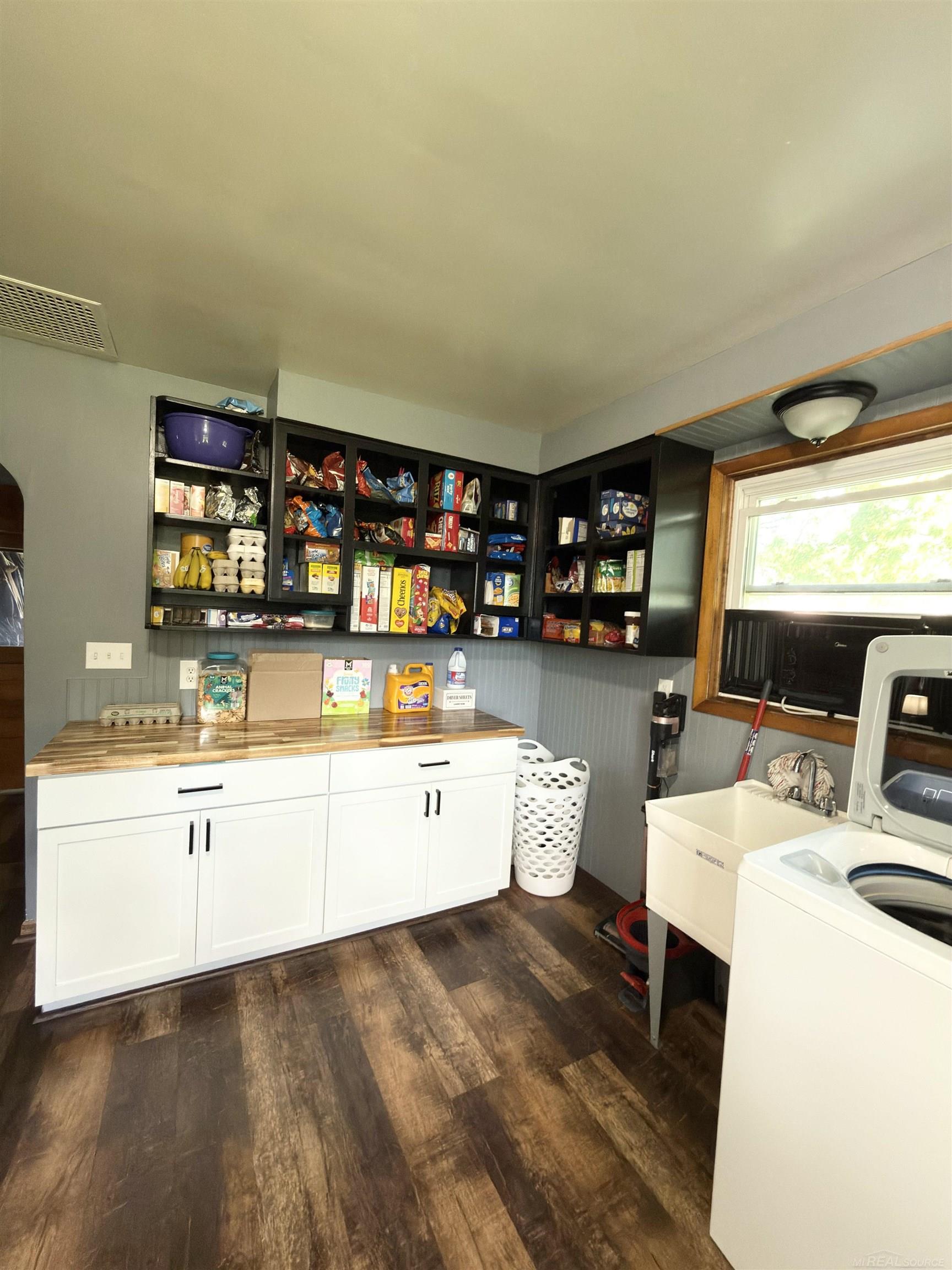 1451 N Loree Road Property Photo 11