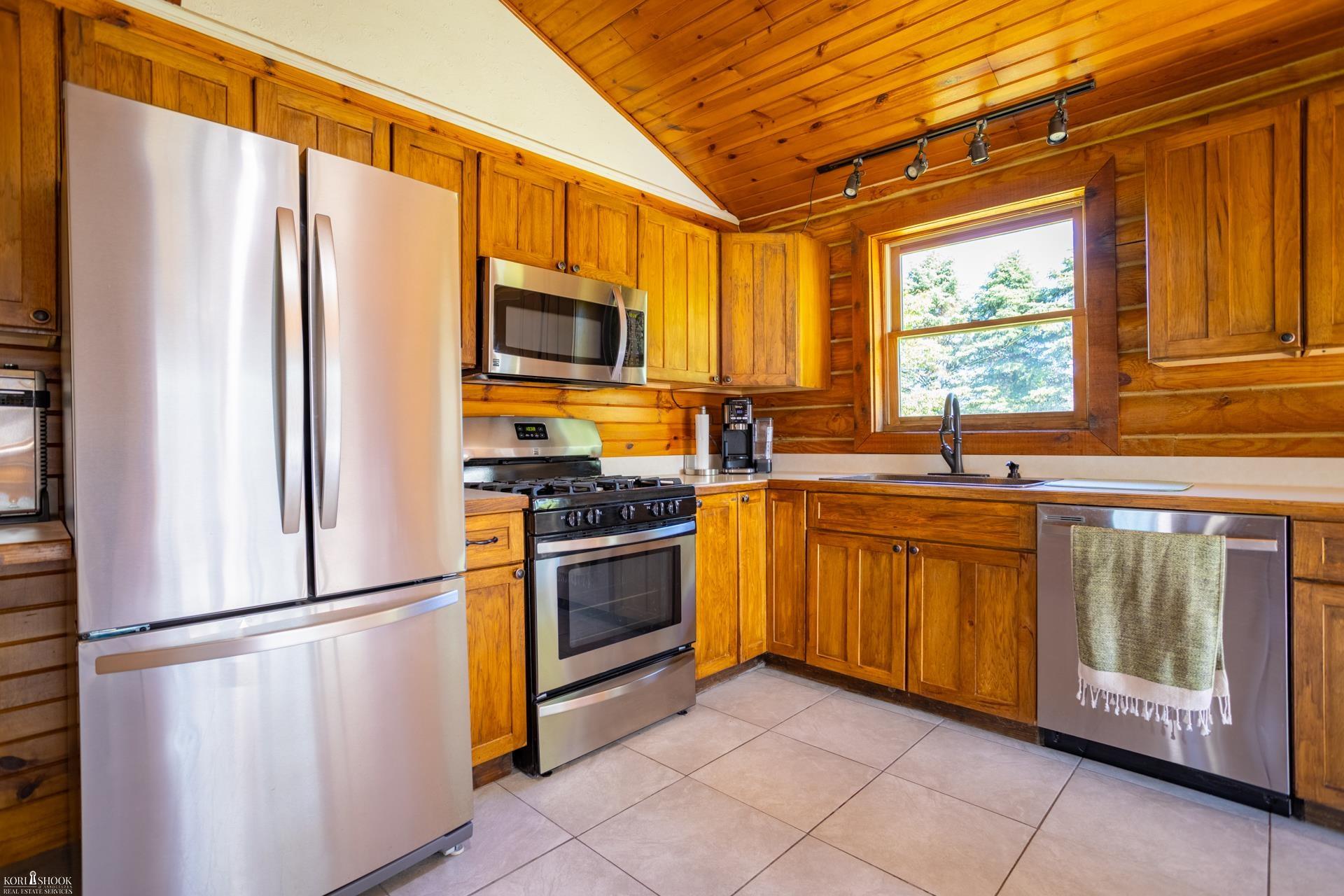 7366 Simpson Road Property Photo 4