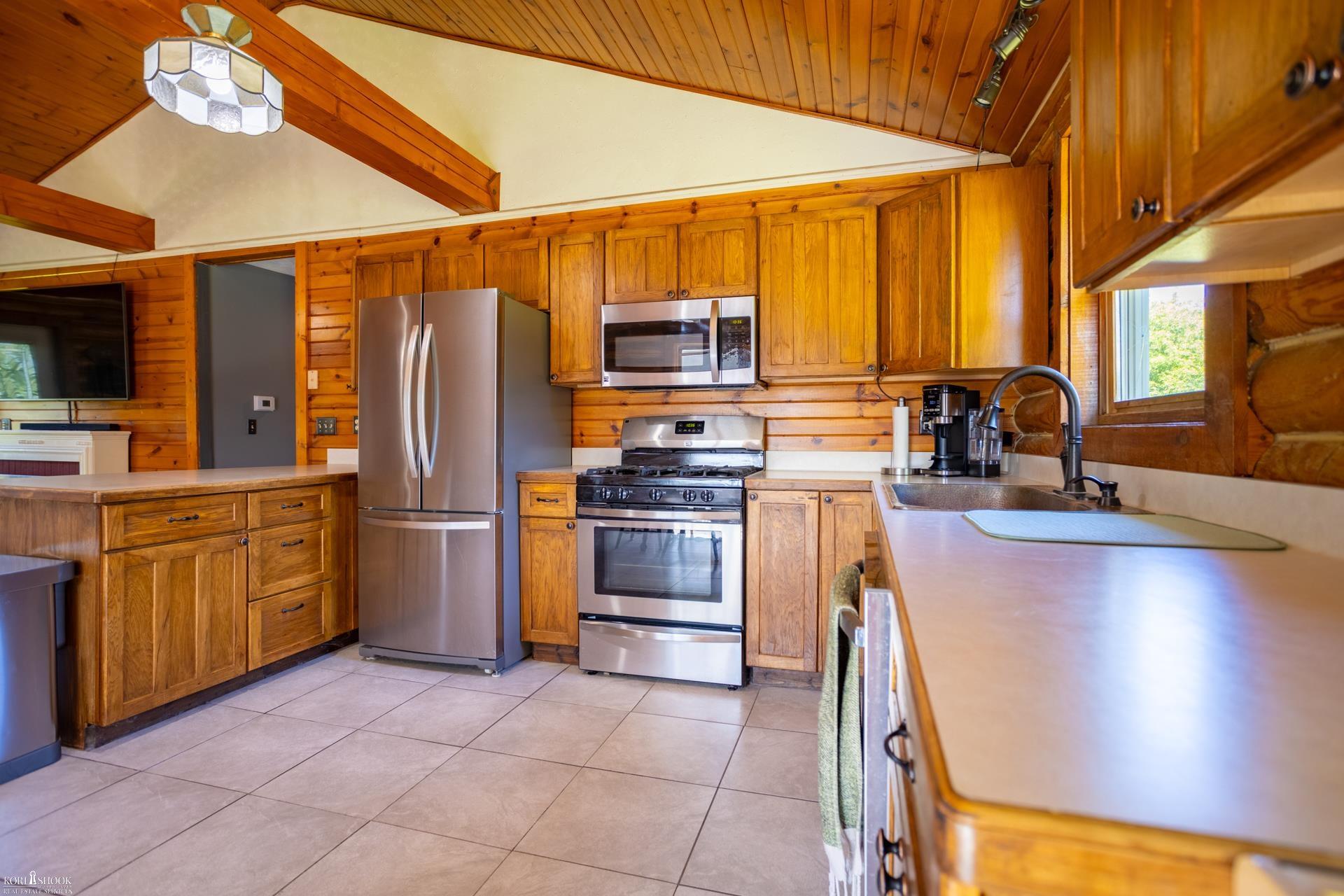 7366 Simpson Road Property Photo 5