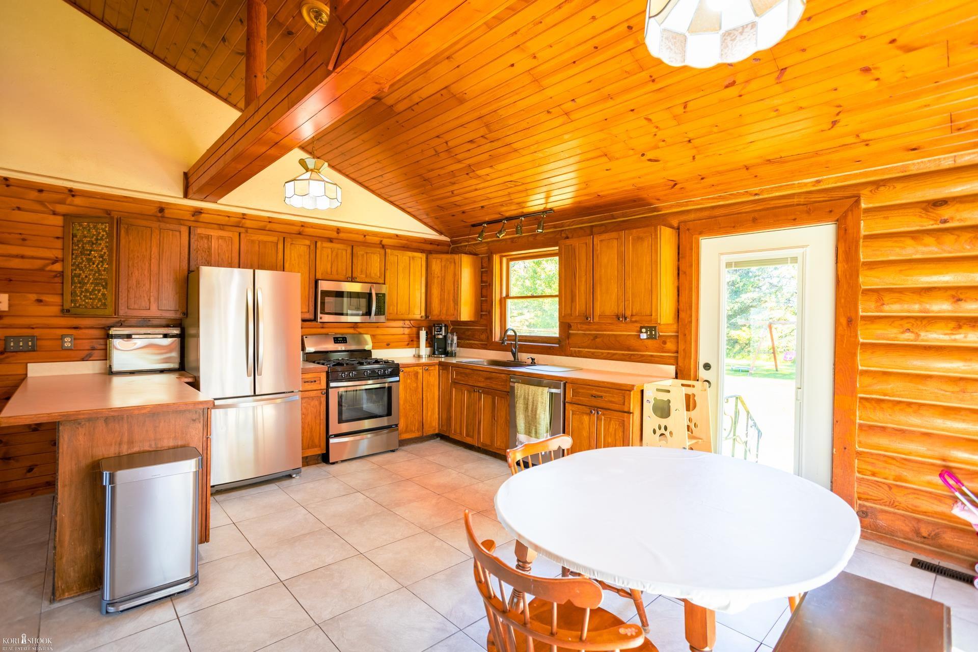 7366 Simpson Road Property Photo 6