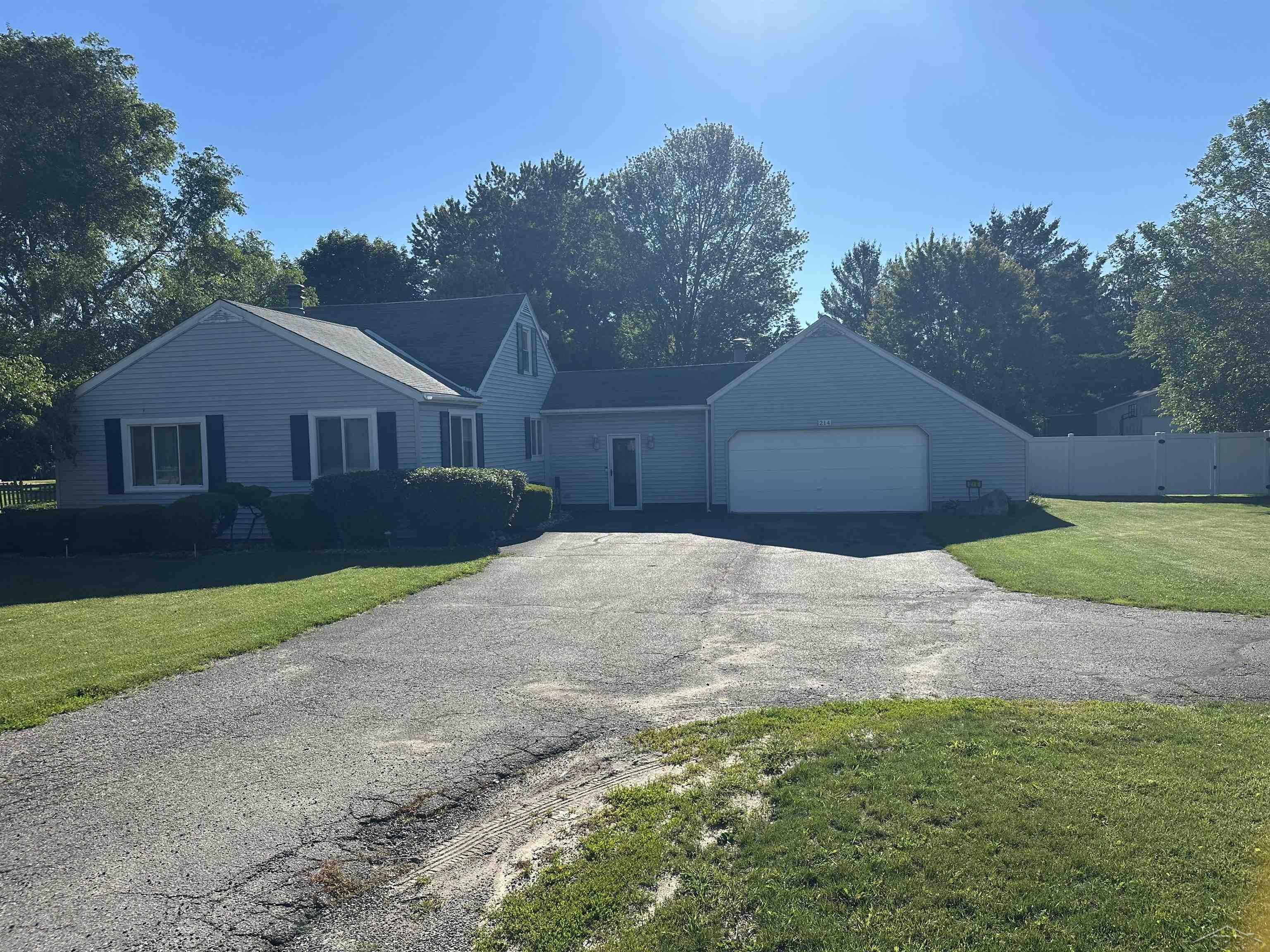 214 N Hemlock Road Property Photo 1