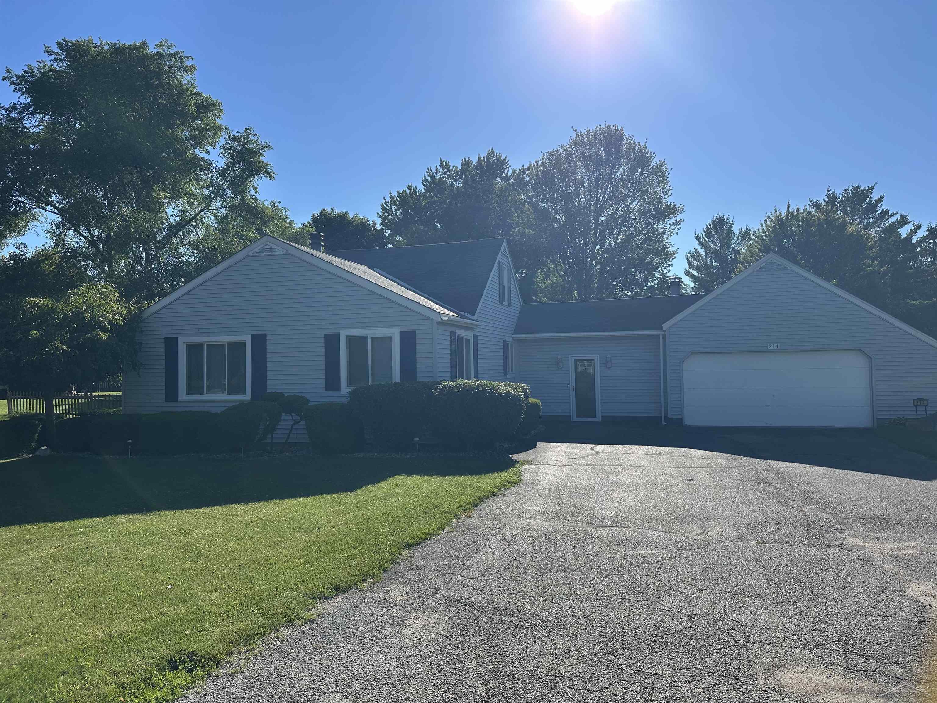 214 N Hemlock Road Property Photo 2