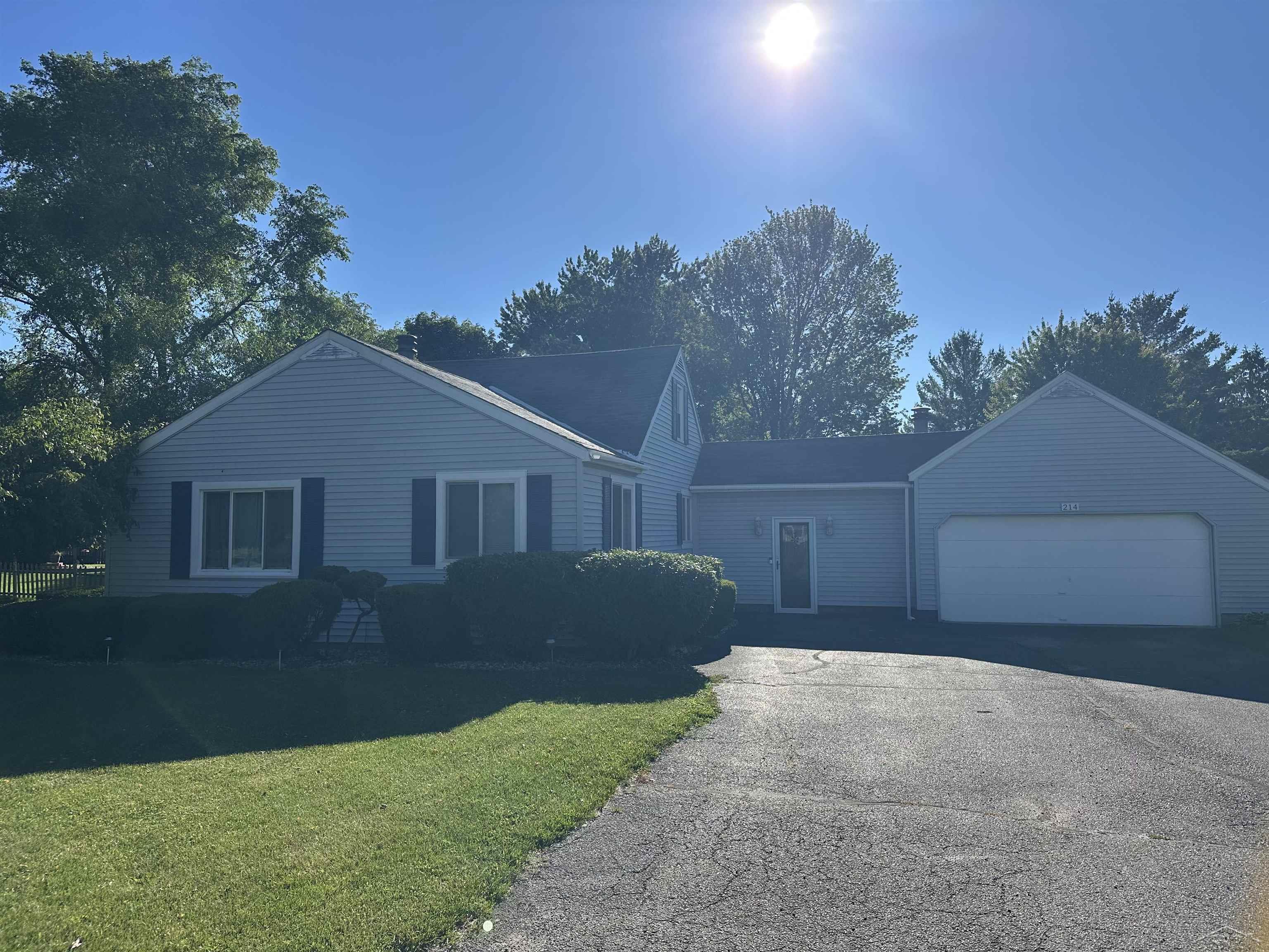 214 N Hemlock Road Property Photo 3